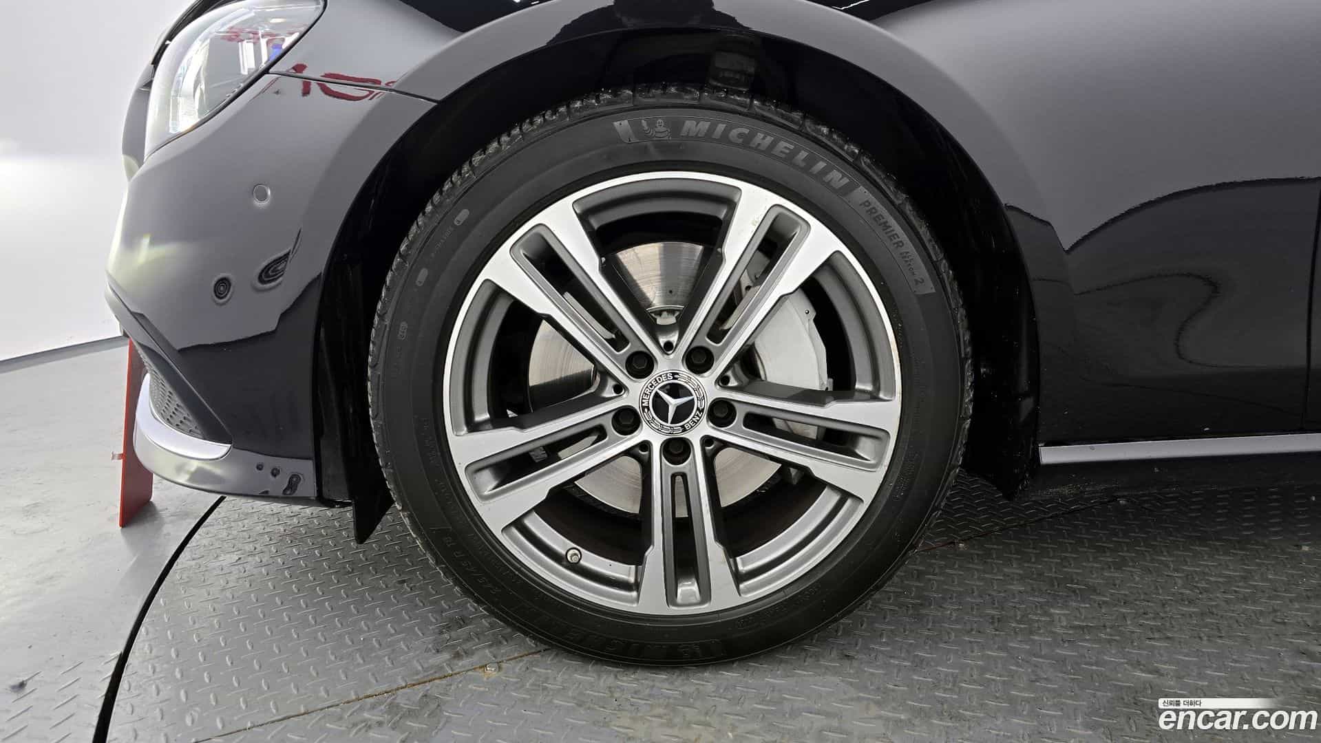 E-Class Mercedes-Benz 2022.8-OUTER-005