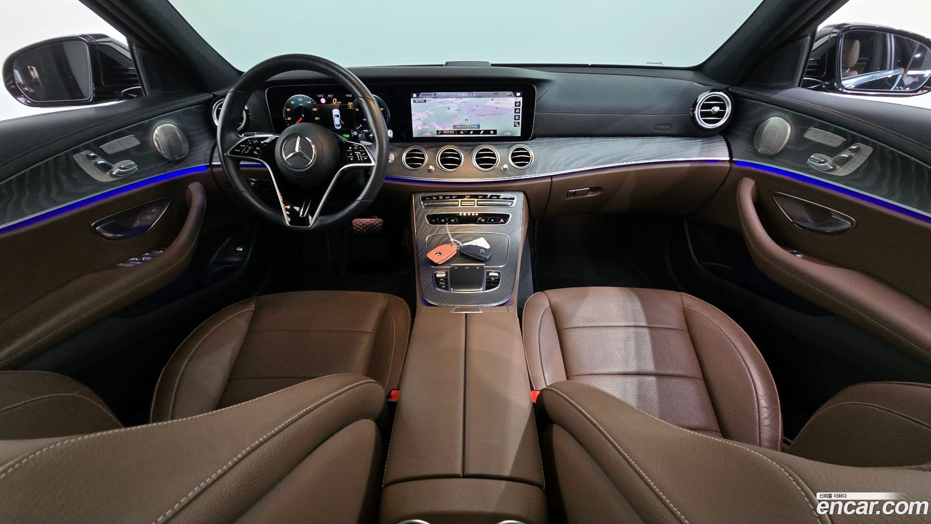 Main__Slider__Photo:E-Class Mercedes-Benz 2022.8-6