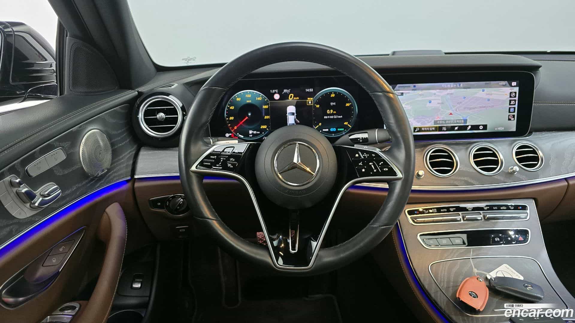 E-Class Mercedes-Benz 2022.8-OPTION-017