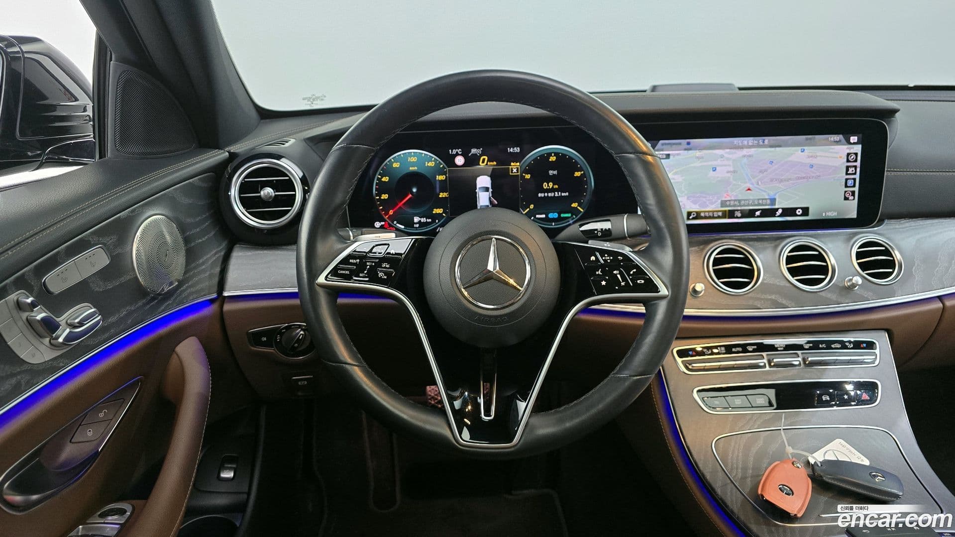 Main__Slider__Photo:E-Class Mercedes-Benz 2022.8-12