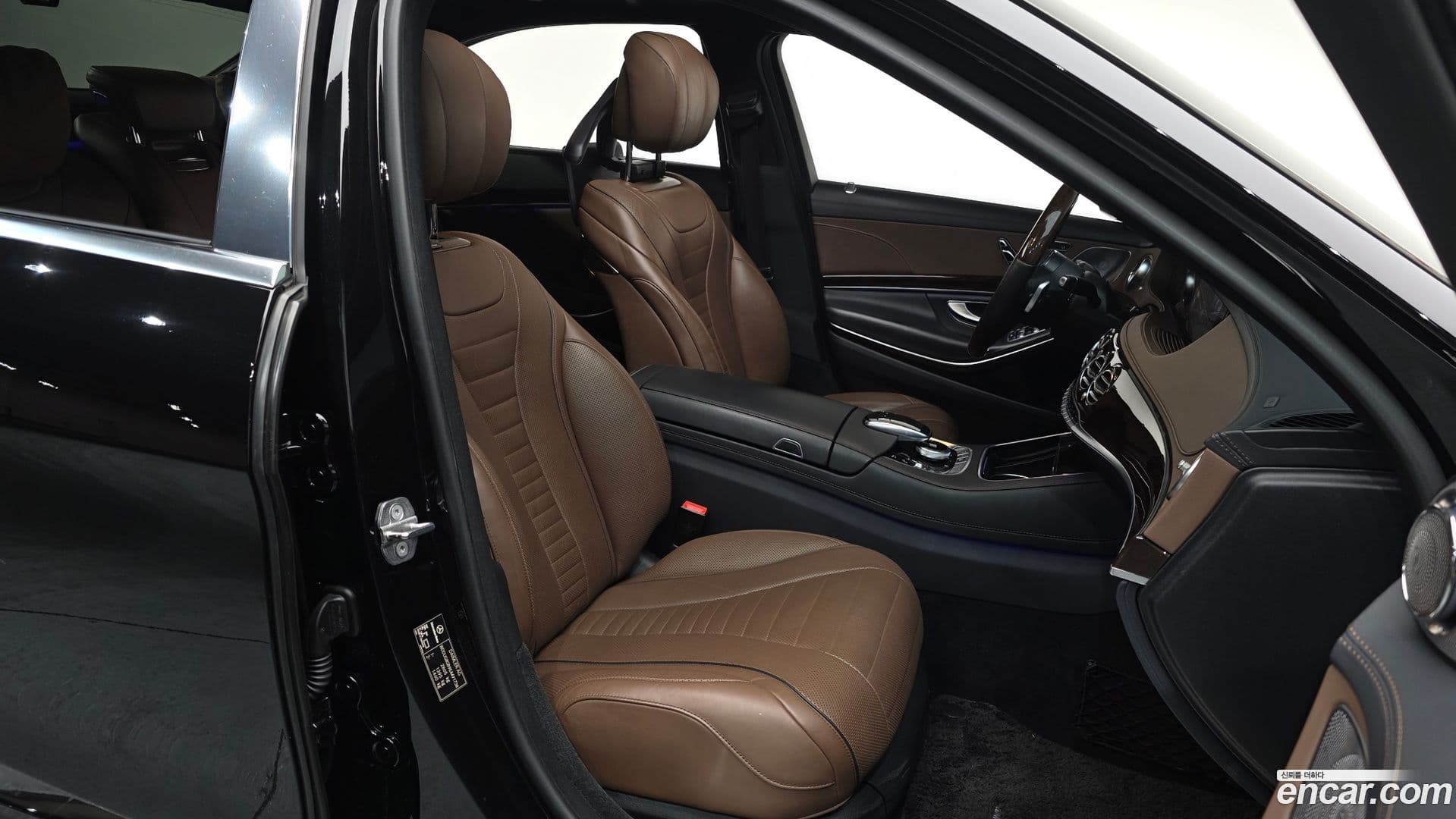 Main__Slider__Photo:S-Class Mercedes-Benz 2019.7-9