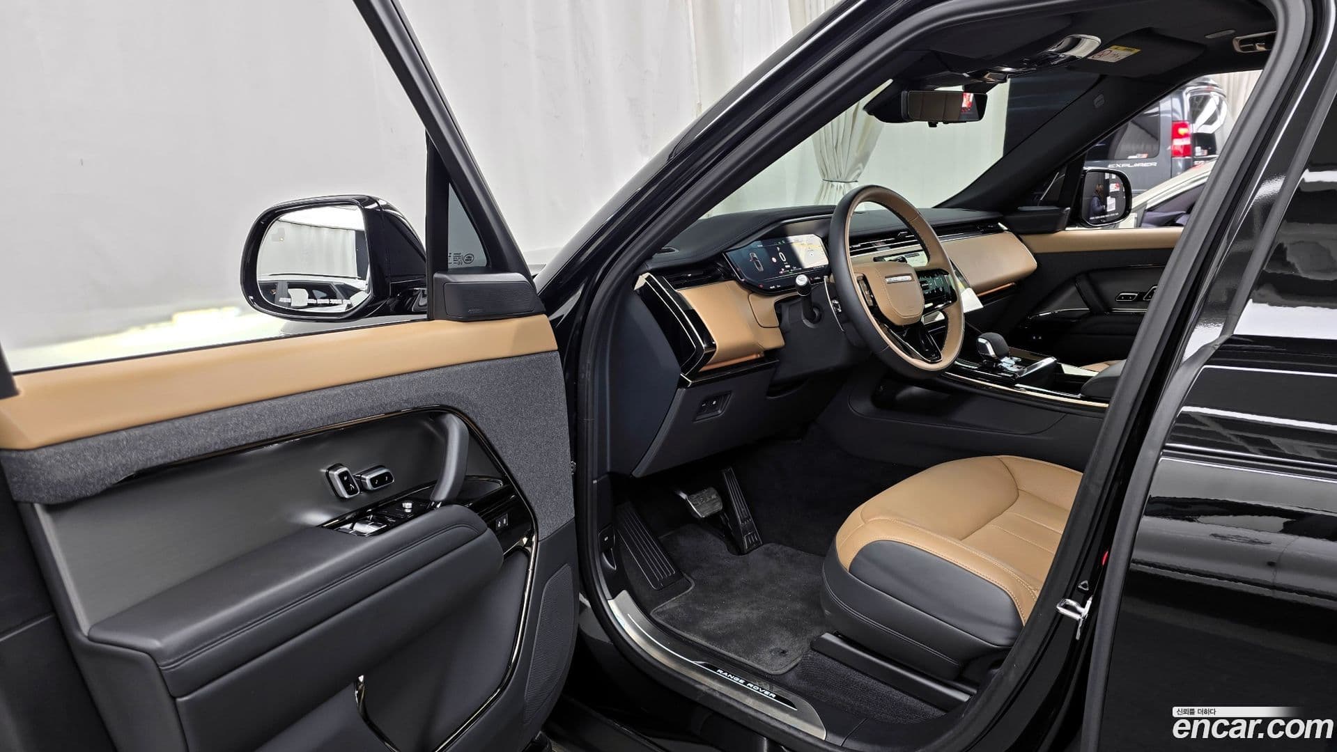 Main__Slider__Photo:Range Rover Sport Land Rover 2025.2-9