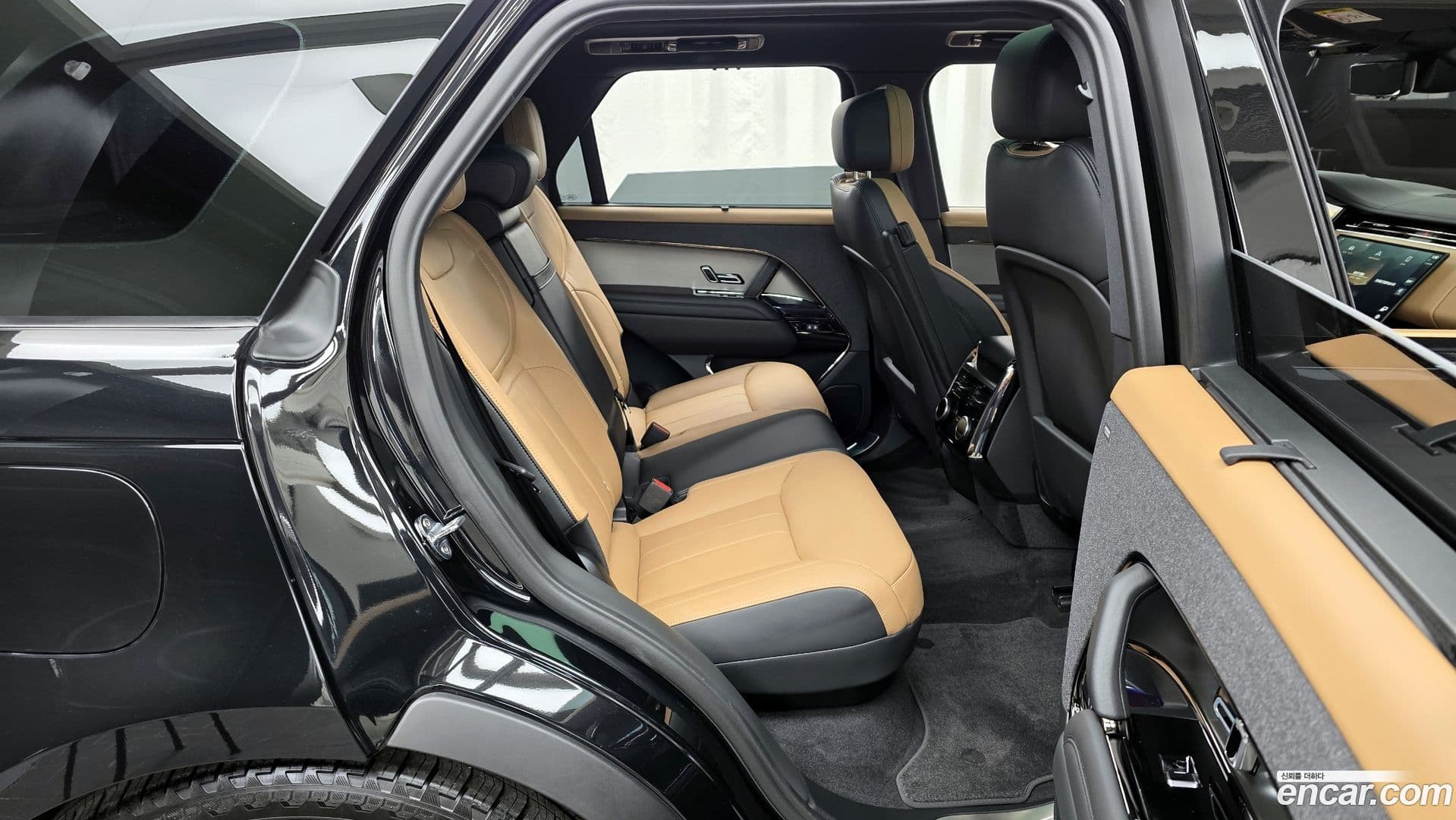 Main__Slider__Photo:Range Rover Sport Land Rover 2025.2-11