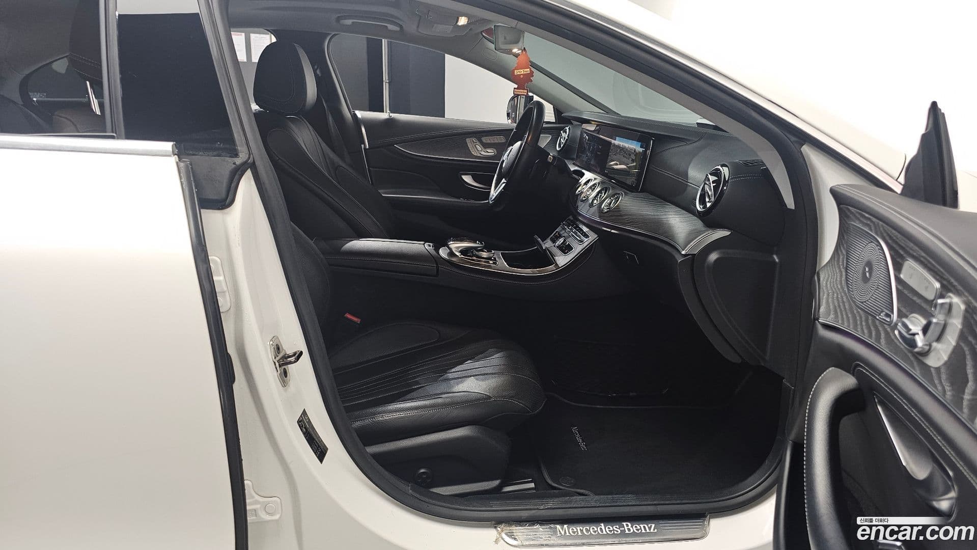 Main__Slider__Photo:CLS-Class Mercedes-Benz 2019.6-10