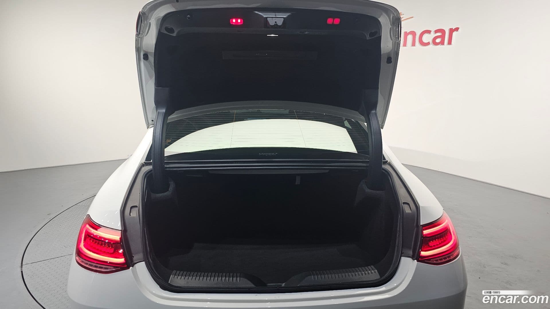 Main__Slider__Photo:CLS-Class Mercedes-Benz 2019.6-19