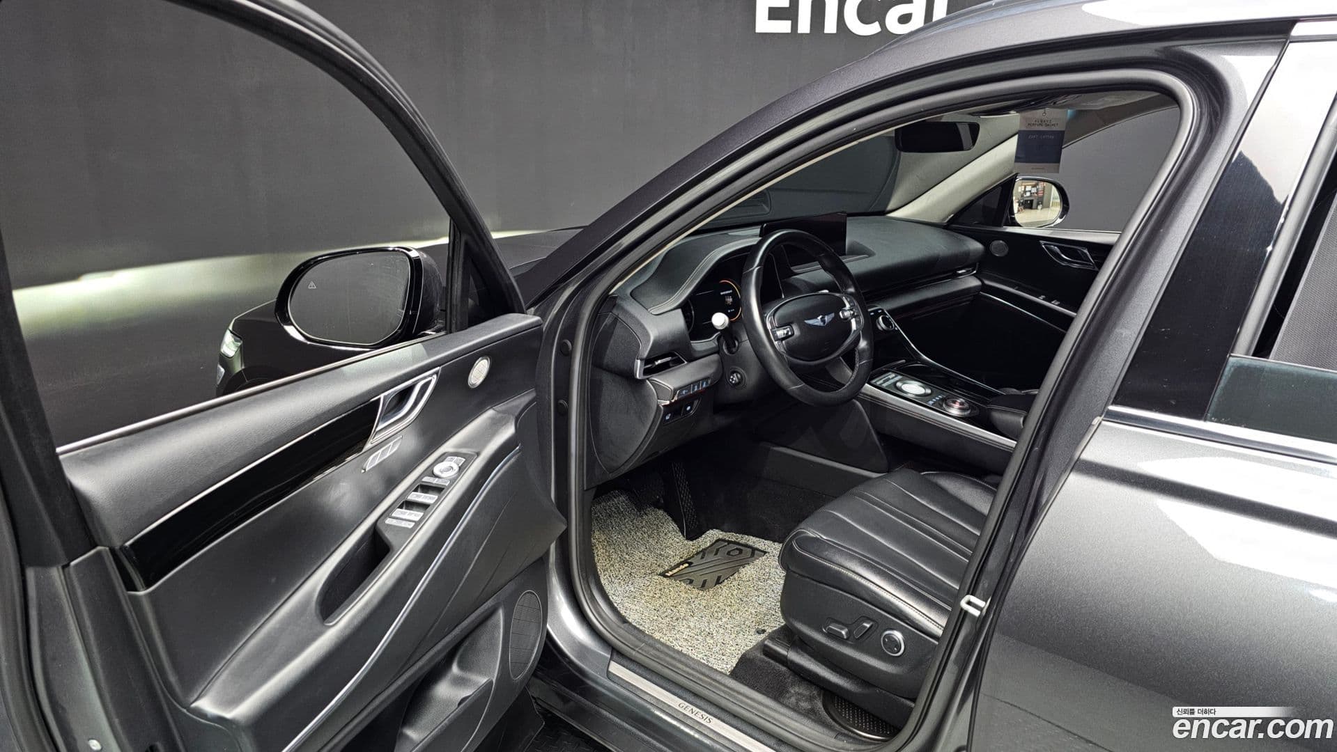 Main__Slider__Photo:GV80 Genesis 2022.0-9