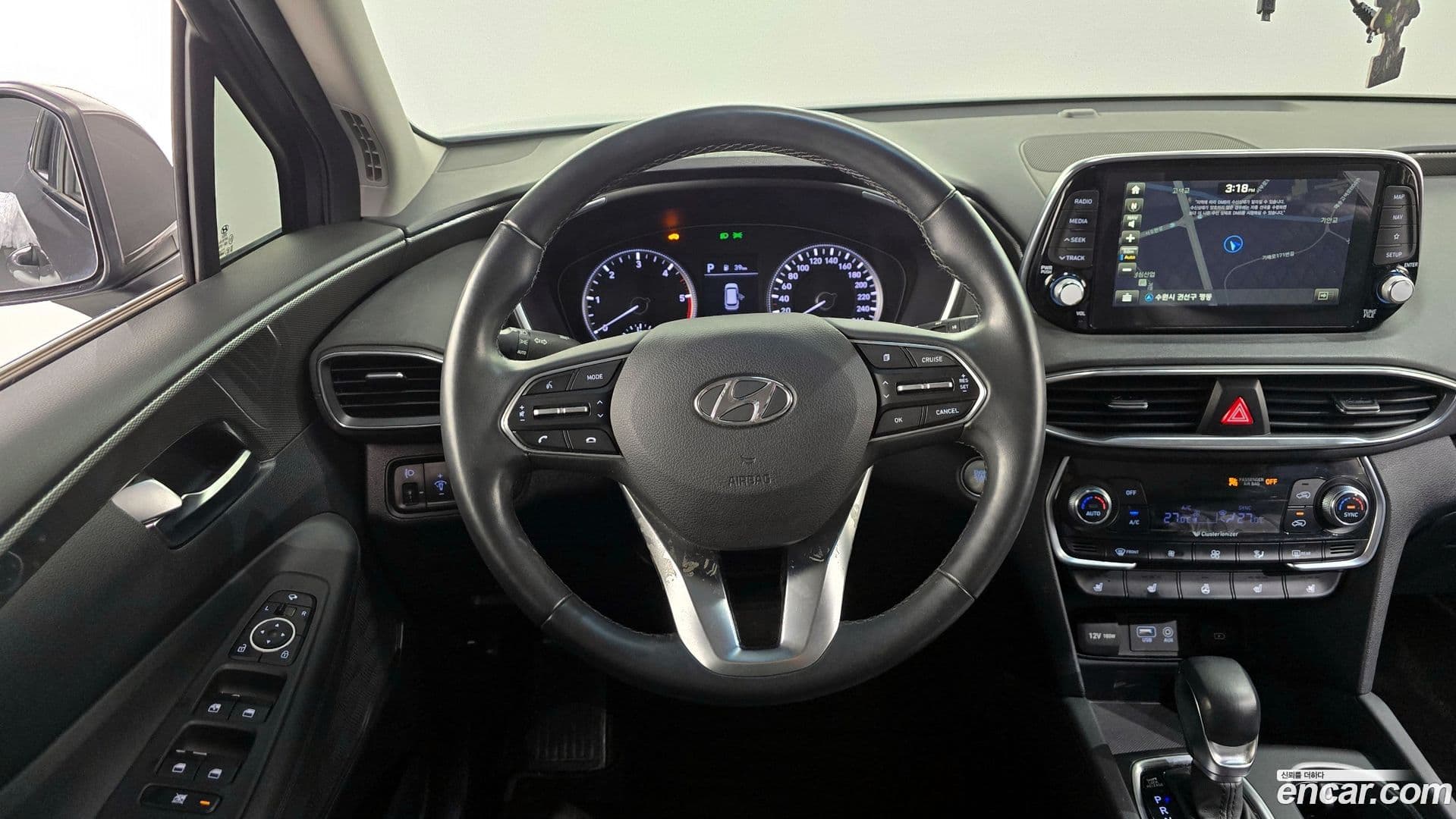 Main__Slider__Photo:Santafe Hyundai 2018.6-12