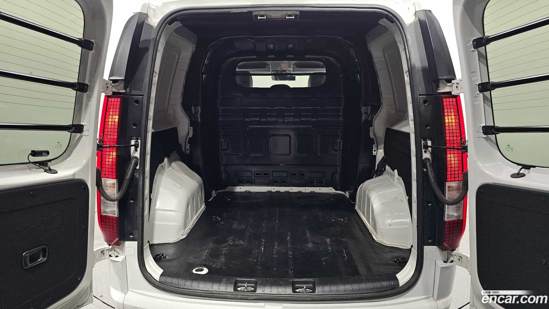 Staria Hyundai 2022.0-OPTION-024