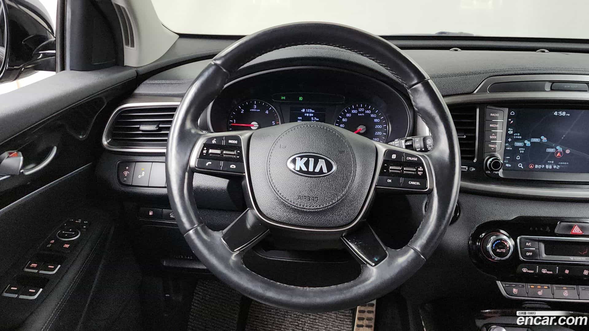 Sorento Kia 2018.6-OPTION-017