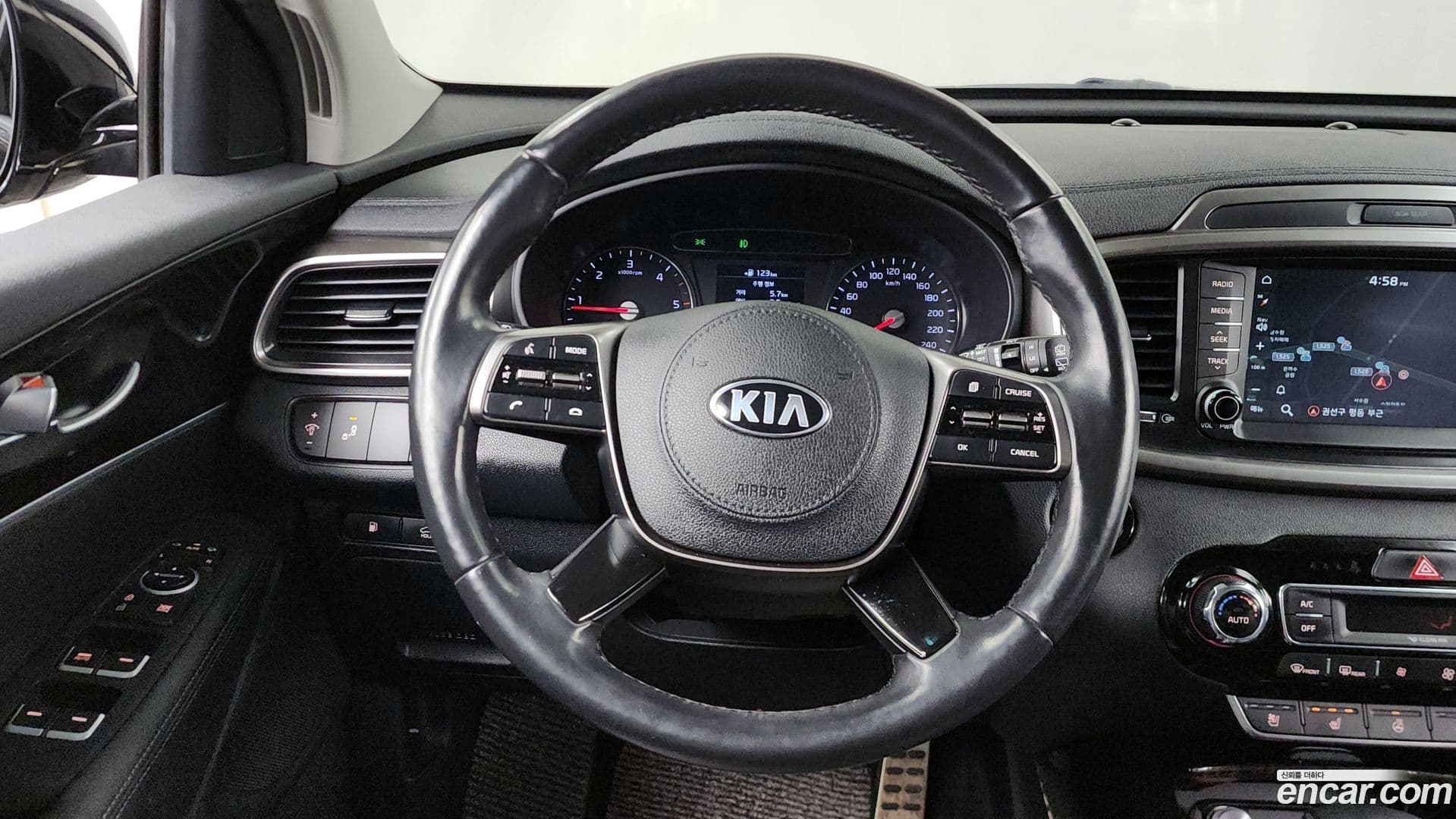 Main__Slider__Photo:Sorento Kia 2018.6-12