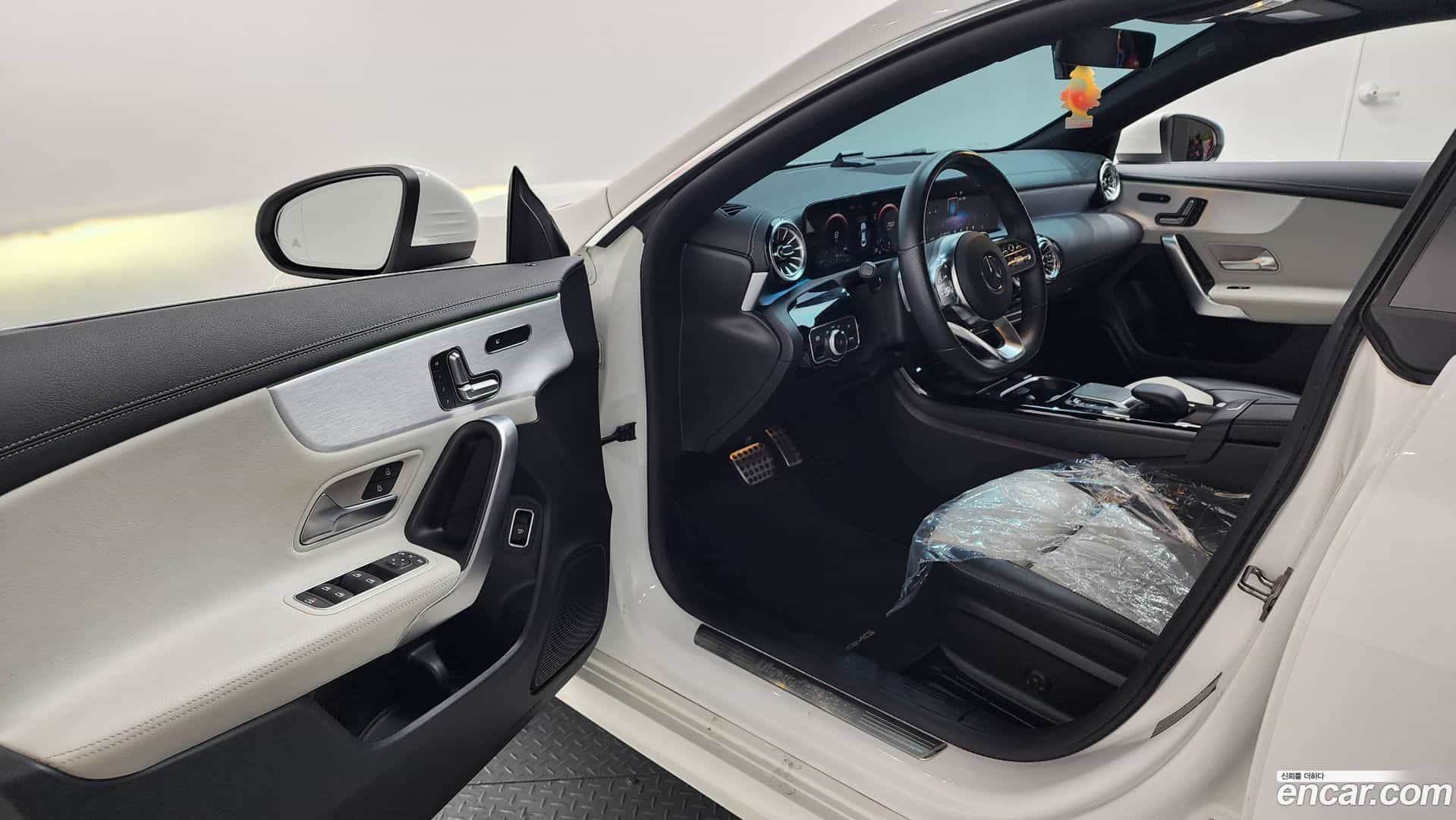 CLA-Class Mercedes-Benz 2021.5-INNER-010