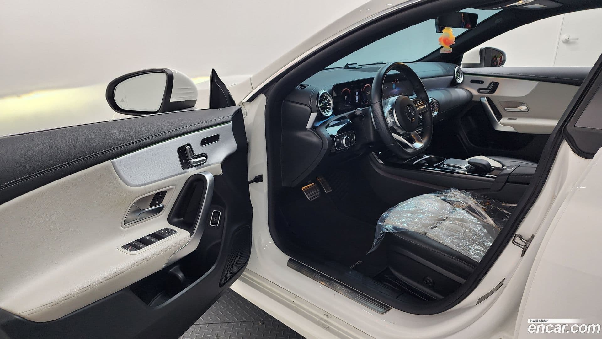 Main__Slider__Photo:CLA-Class Mercedes-Benz 2021.5-9