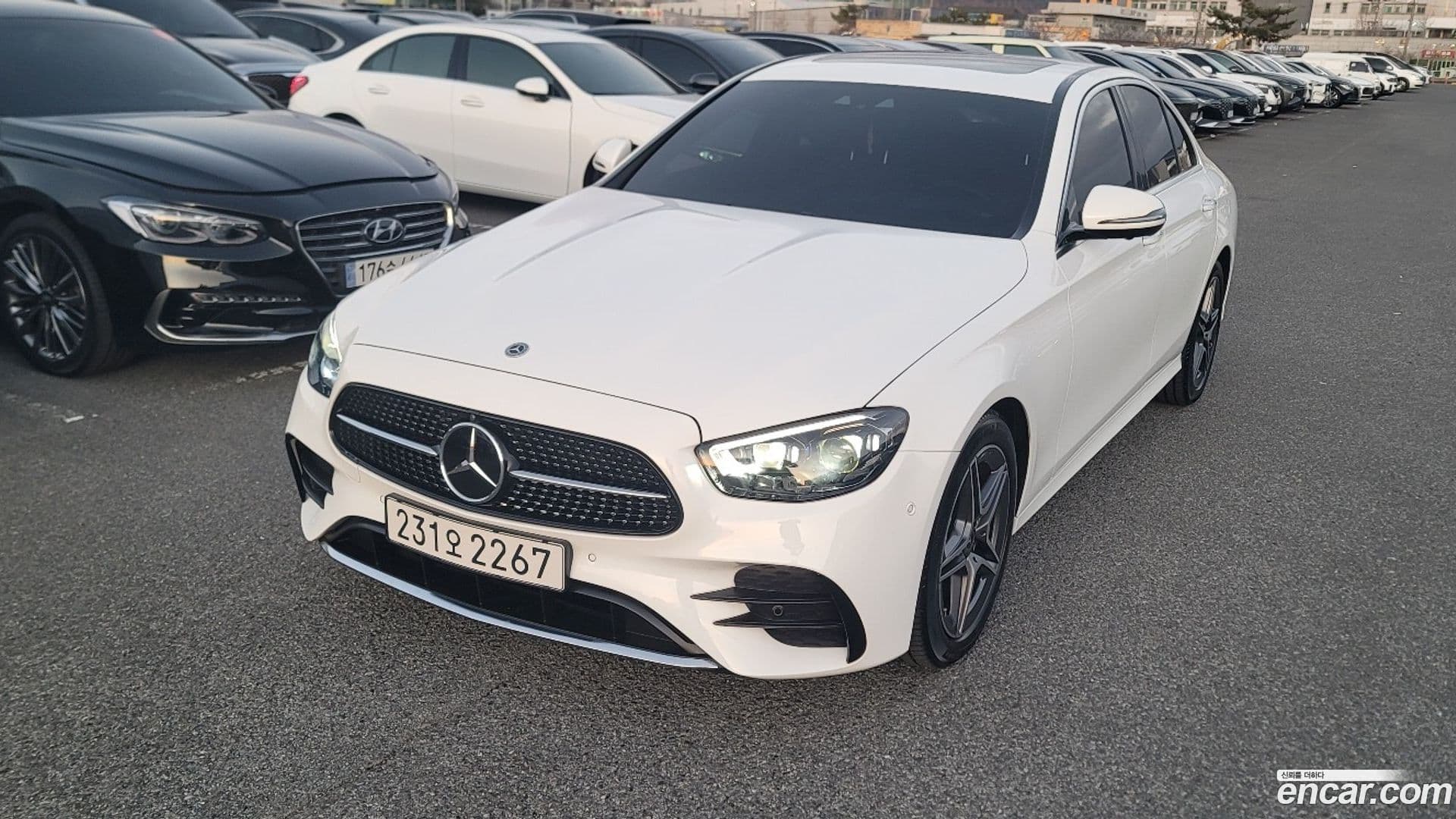 Main__Slider__Photo:E-Class Mercedes-Benz 2023.5-0