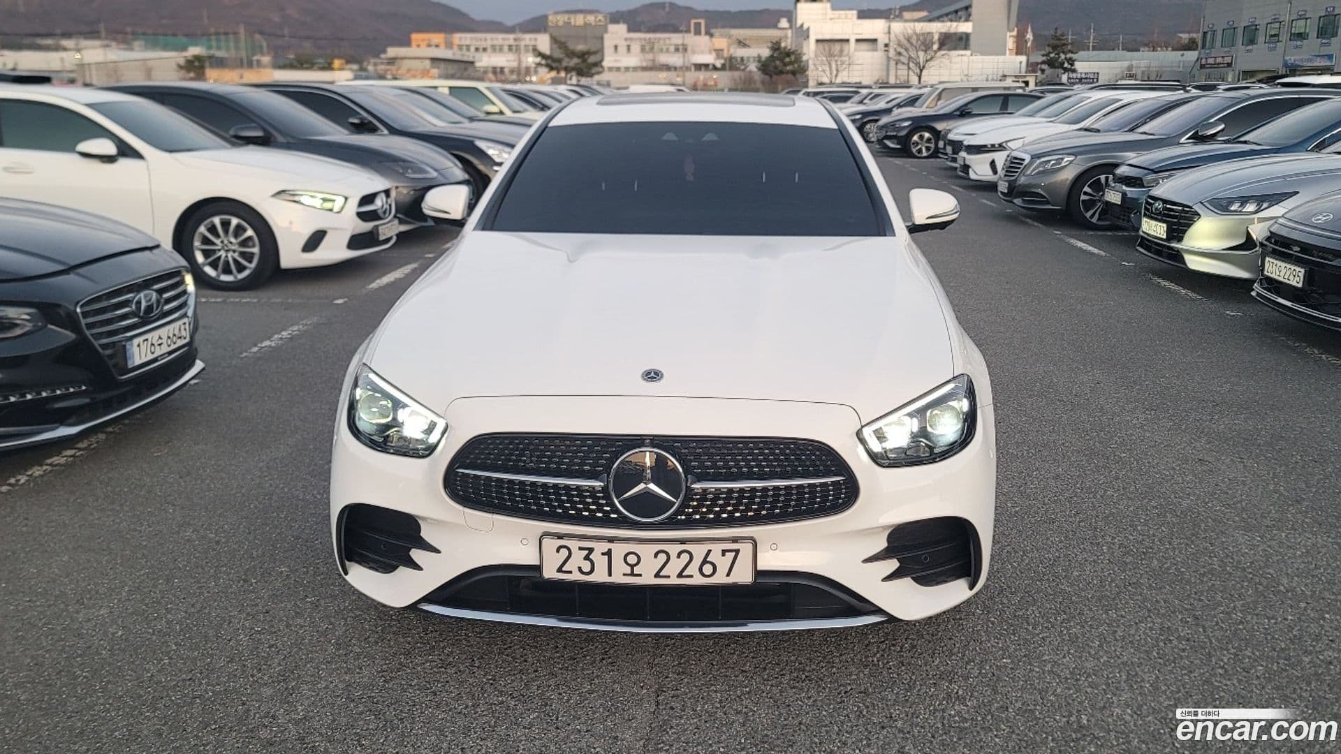 Main__Slider__Photo:E-Class Mercedes-Benz 2023.5-2