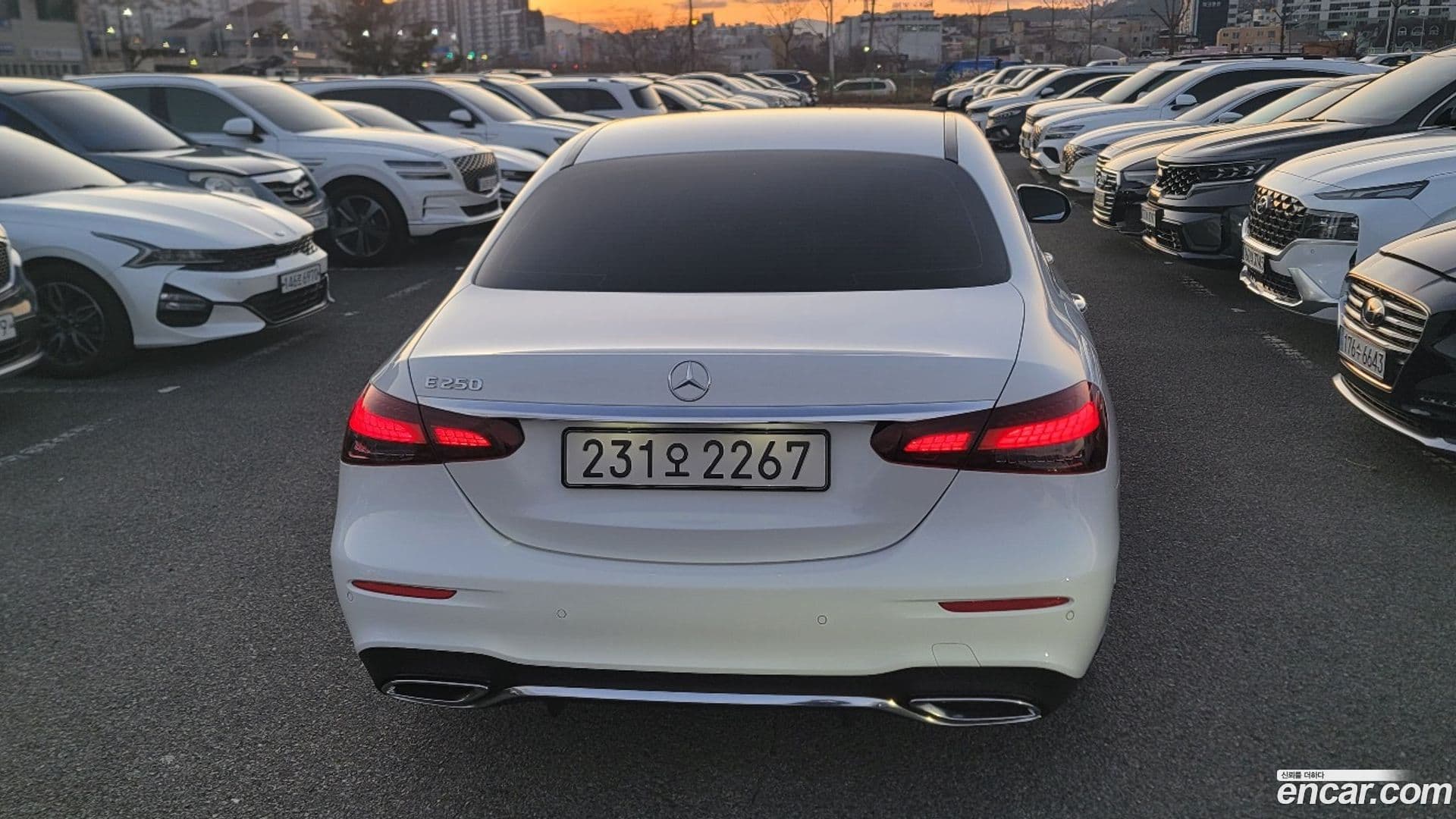 Main__Slider__Photo:E-Class Mercedes-Benz 2023.5-3