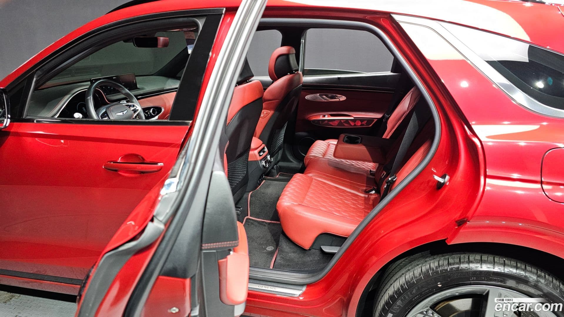 Main__Slider__Photo:GV70 Genesis 2022.0-12