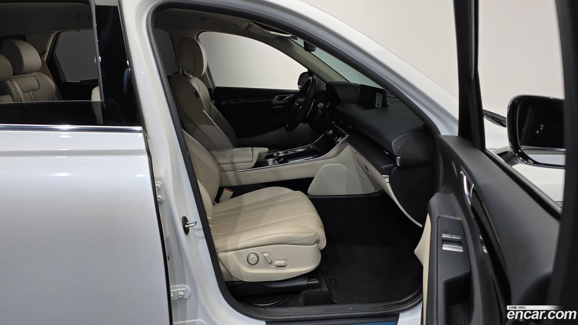 Main__Slider__Photo:GV80 Genesis 2021.5-10