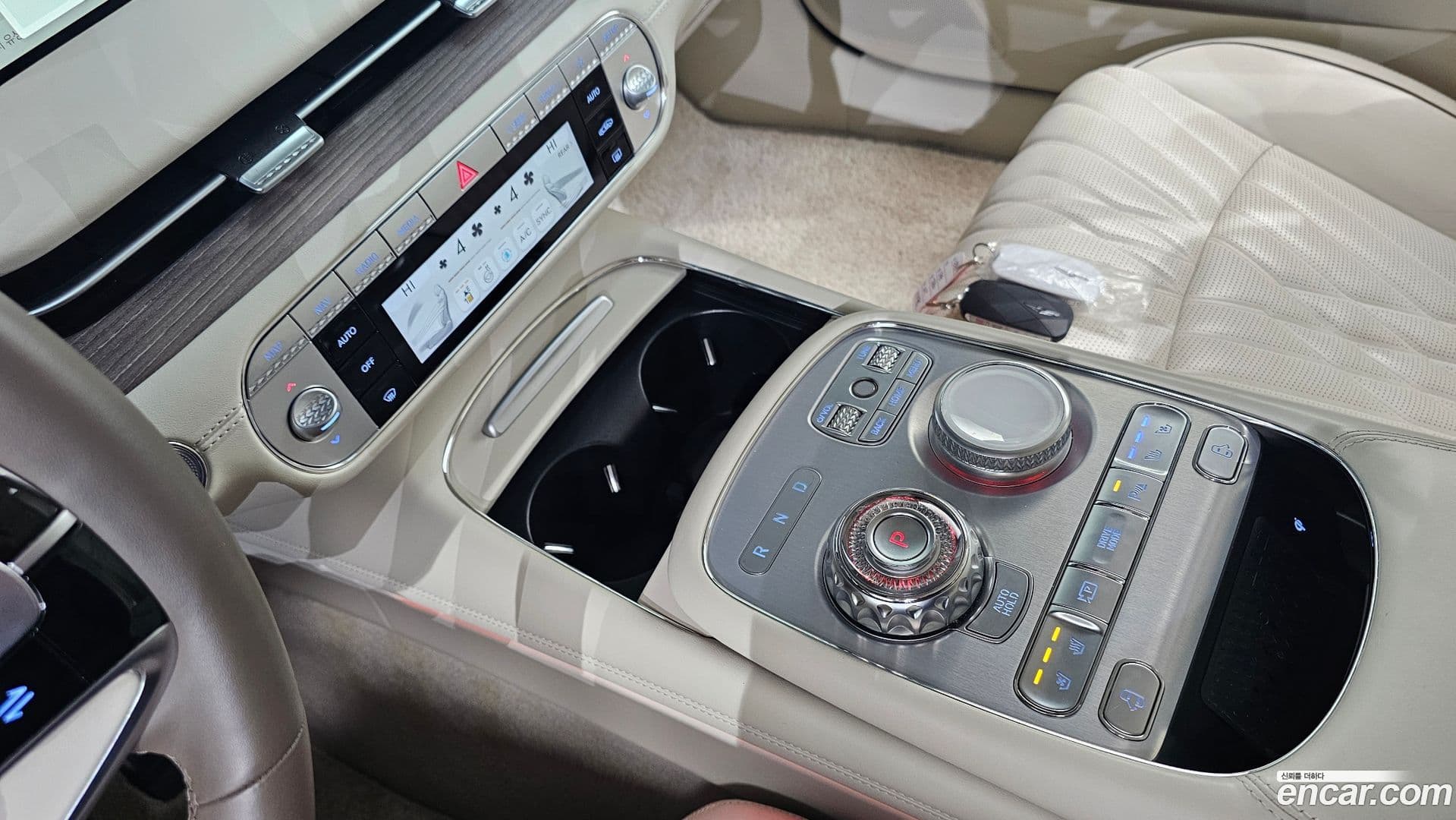 Main__Slider__Photo:G90 Genesis 2022.4-8