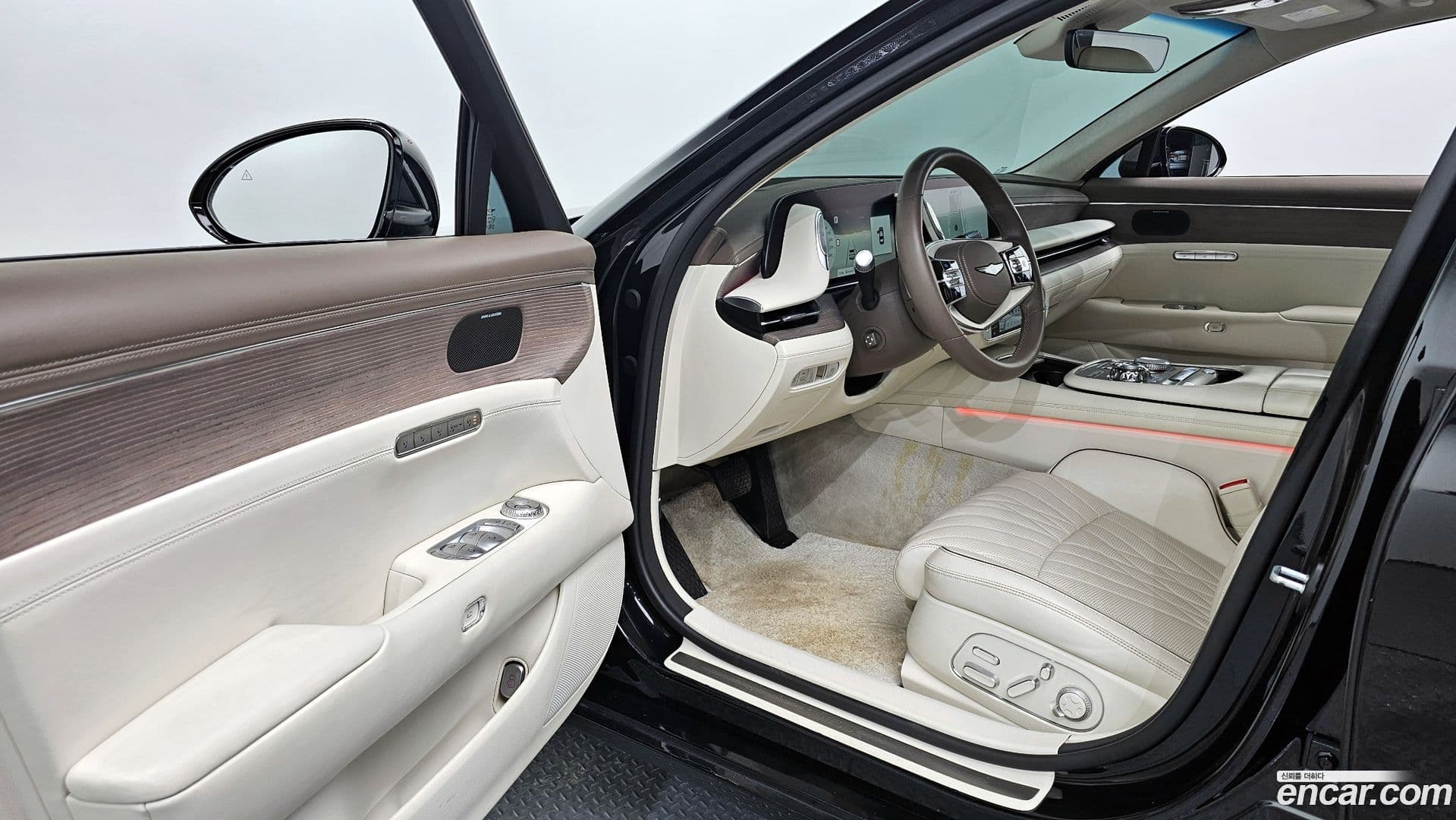 Main__Slider__Photo:G90 Genesis 2022.4-9