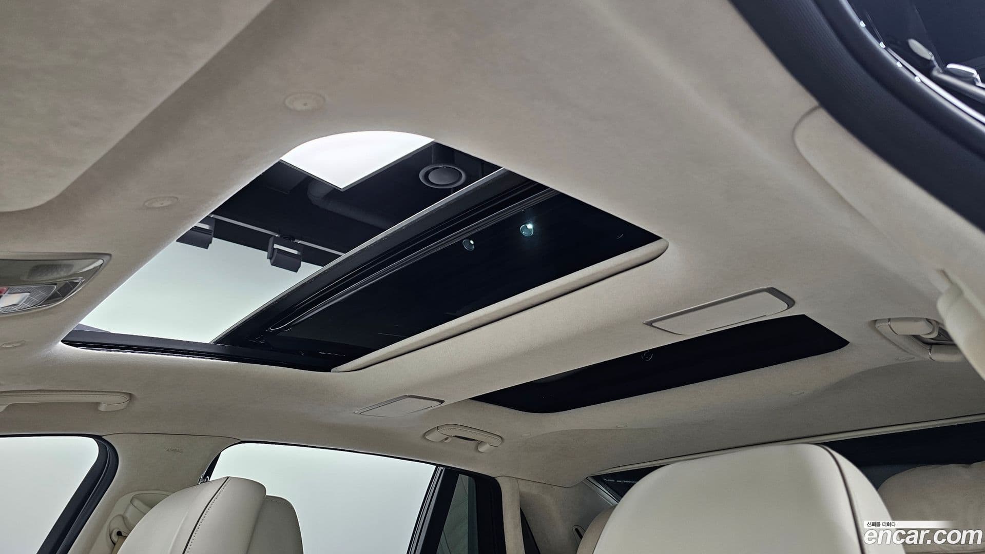 Main__Slider__Photo:G90 Genesis 2022.4-12