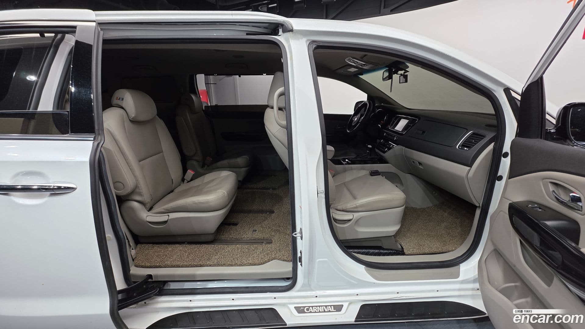 Main__Slider__Photo:Canival Kia 2018.2-18