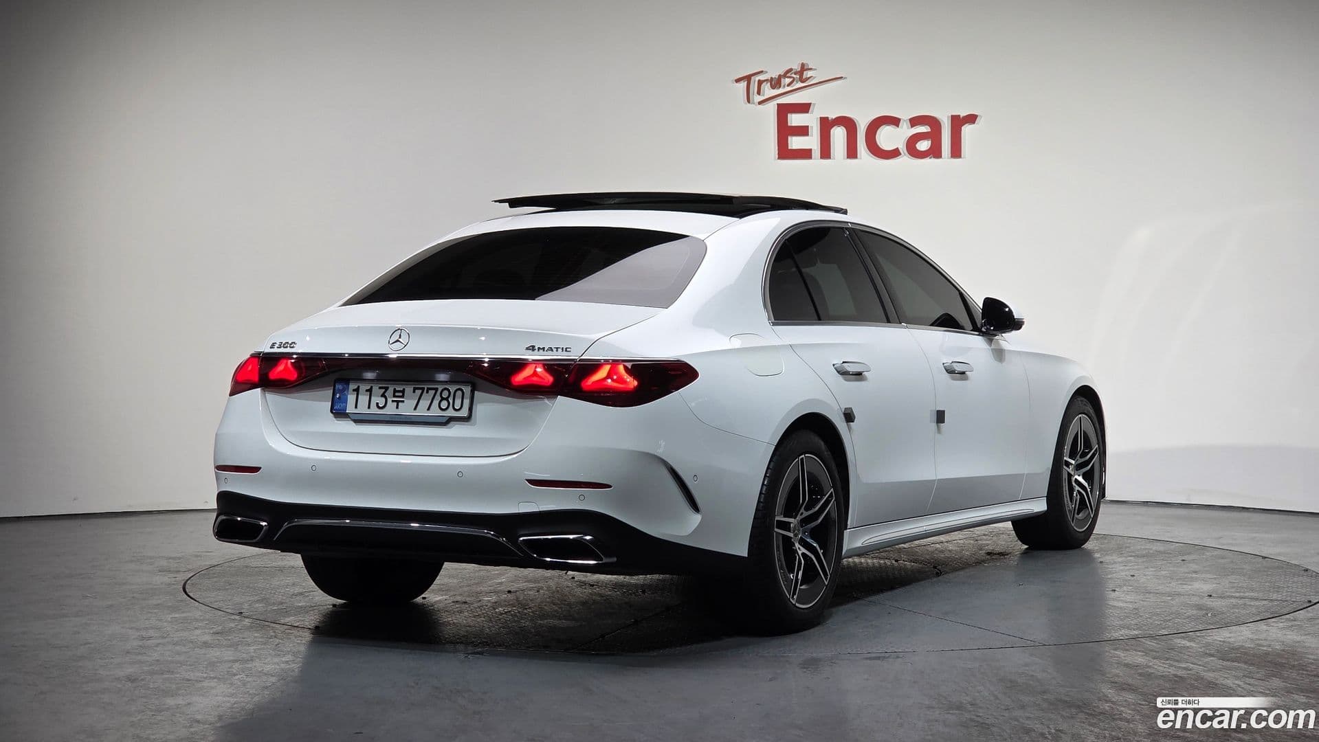 Main__Slider__Photo:E-Class Mercedes-Benz 2024.2-1