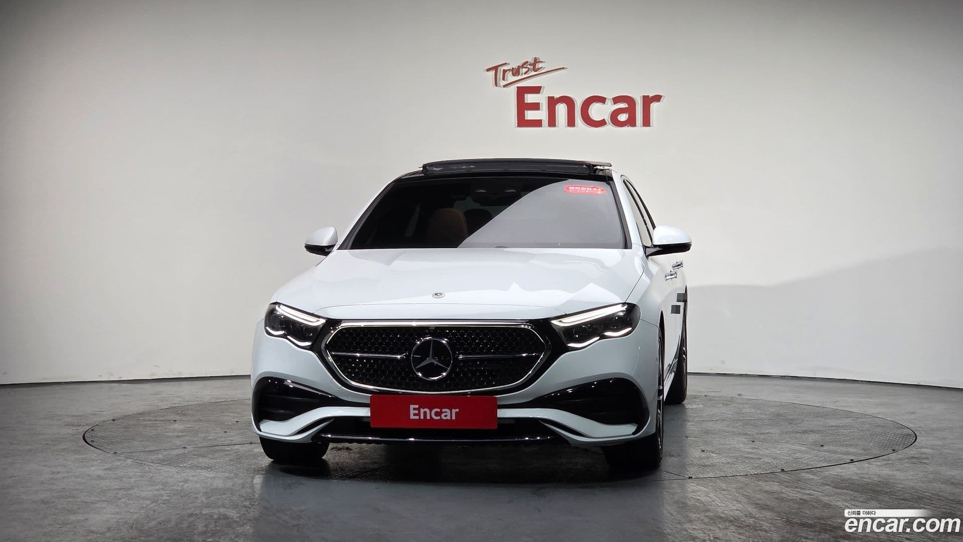 Main__Slider__Photo:E-Class Mercedes-Benz 2024.2-2