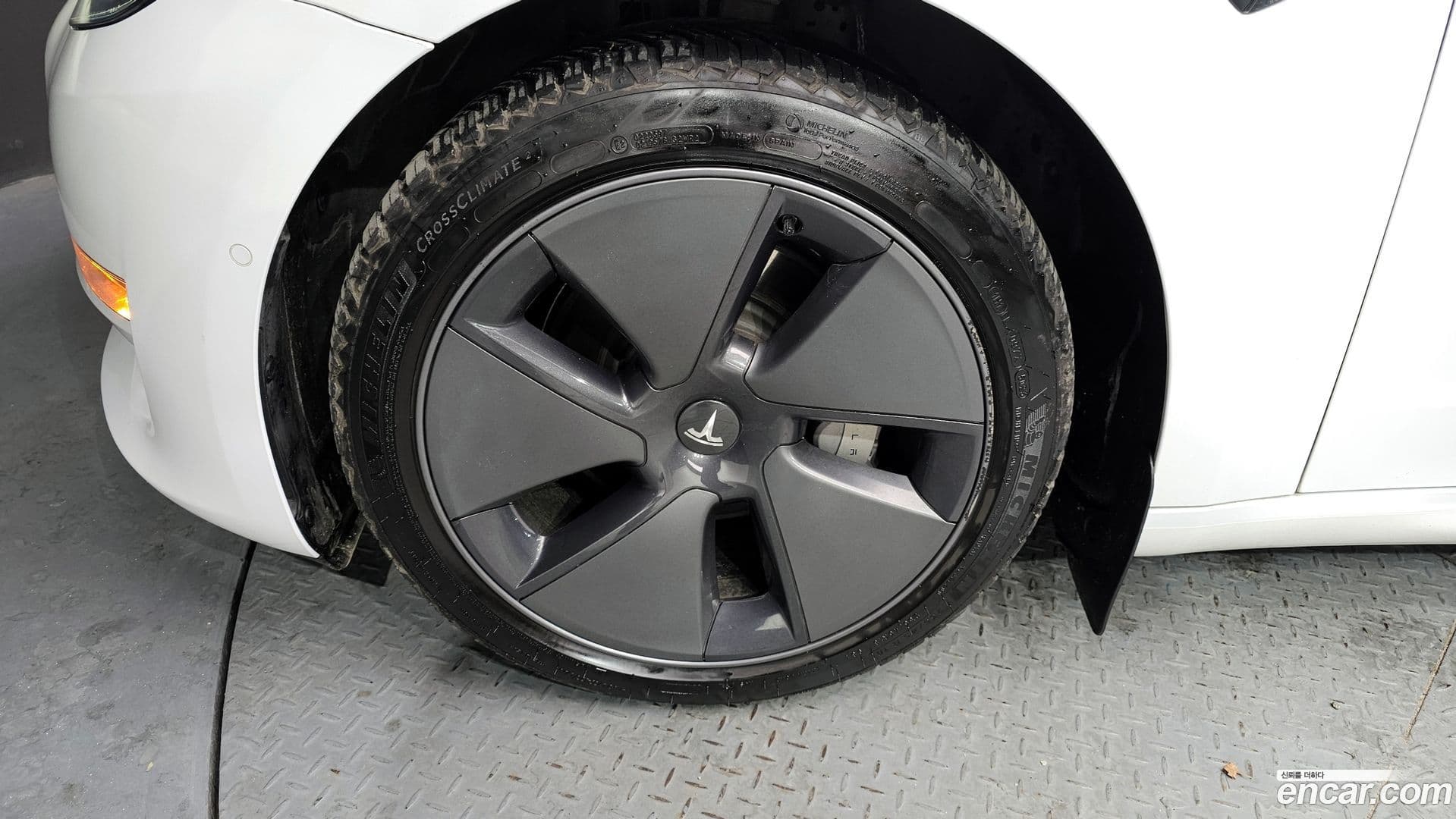 Main__Slider__Photo:Model 3 Tesla 2022.5-4