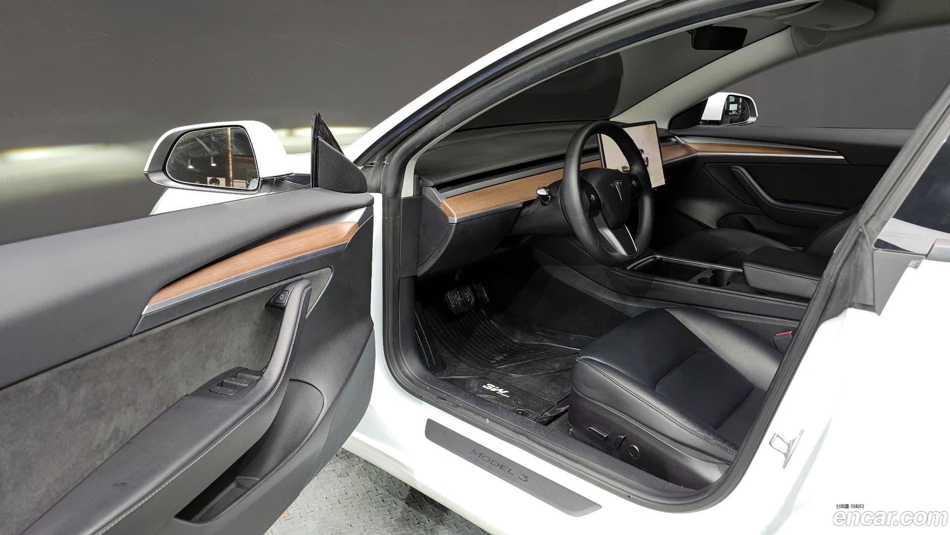 Main__Slider__Photo:Model 3 Tesla 2022.5-9