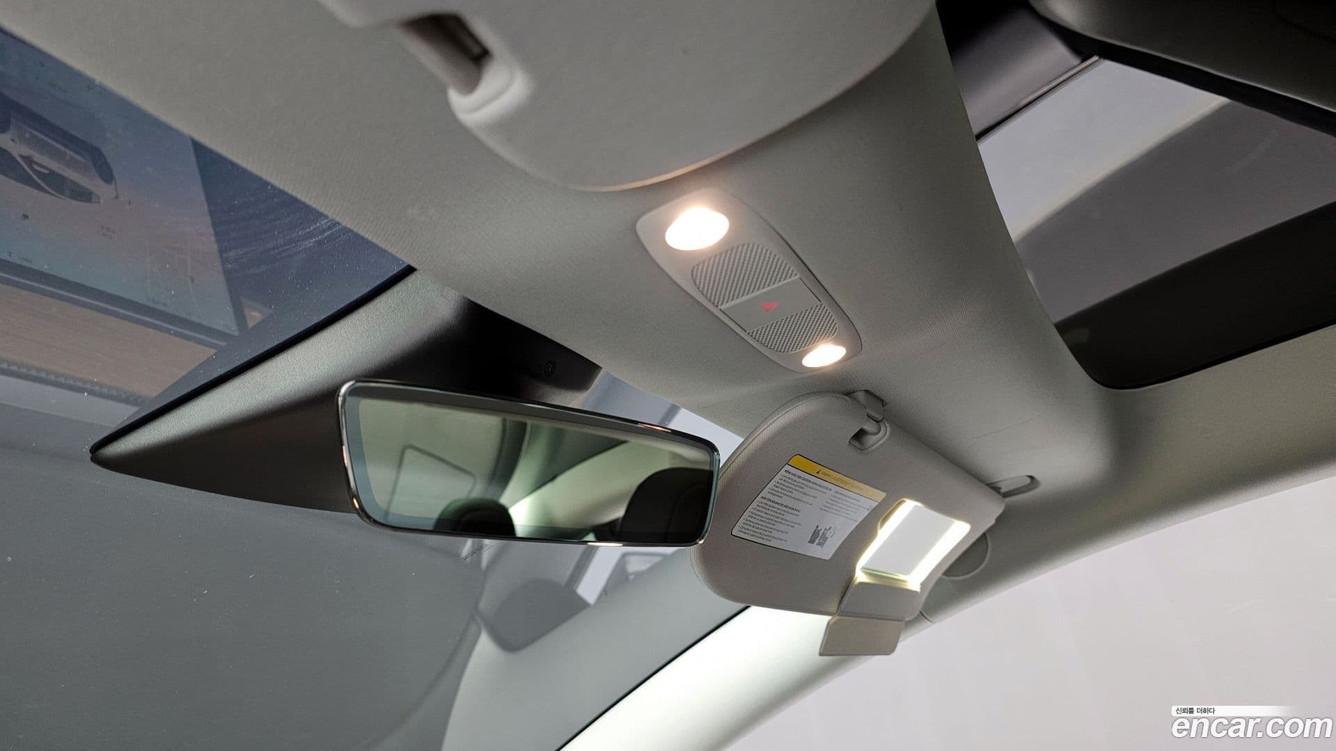 Main__Slider__Photo:Model 3 Tesla 2022.5-16