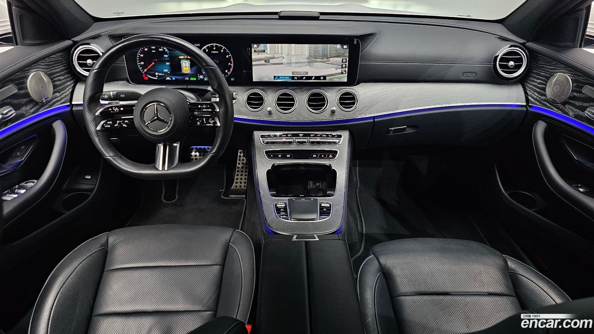 Main__Slider__Photo:E-Class Mercedes-Benz 2022.2-6