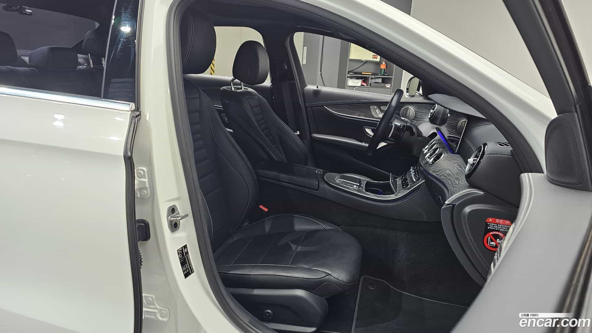 E-Class Mercedes-Benz 2022.2-INNER-010