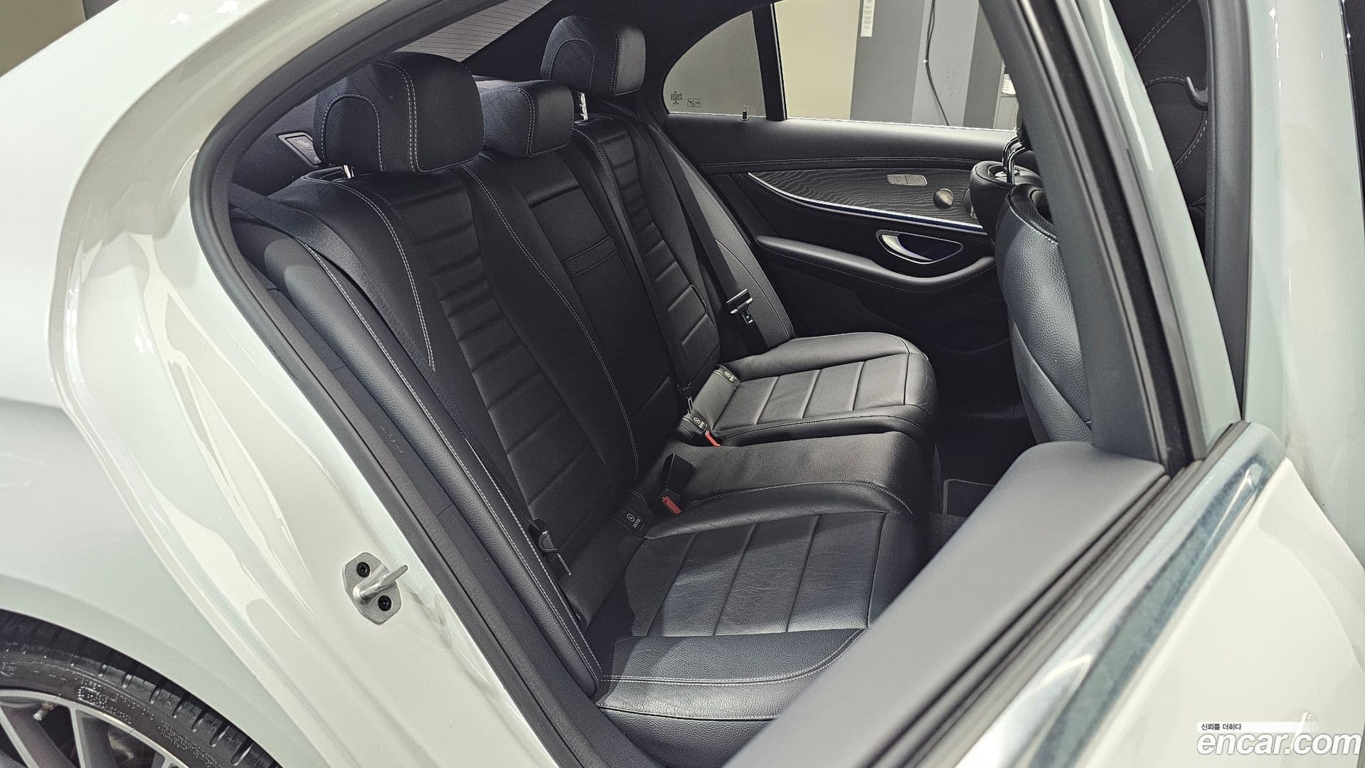 Main__Slider__Photo:E-Class Mercedes-Benz 2022.2-12