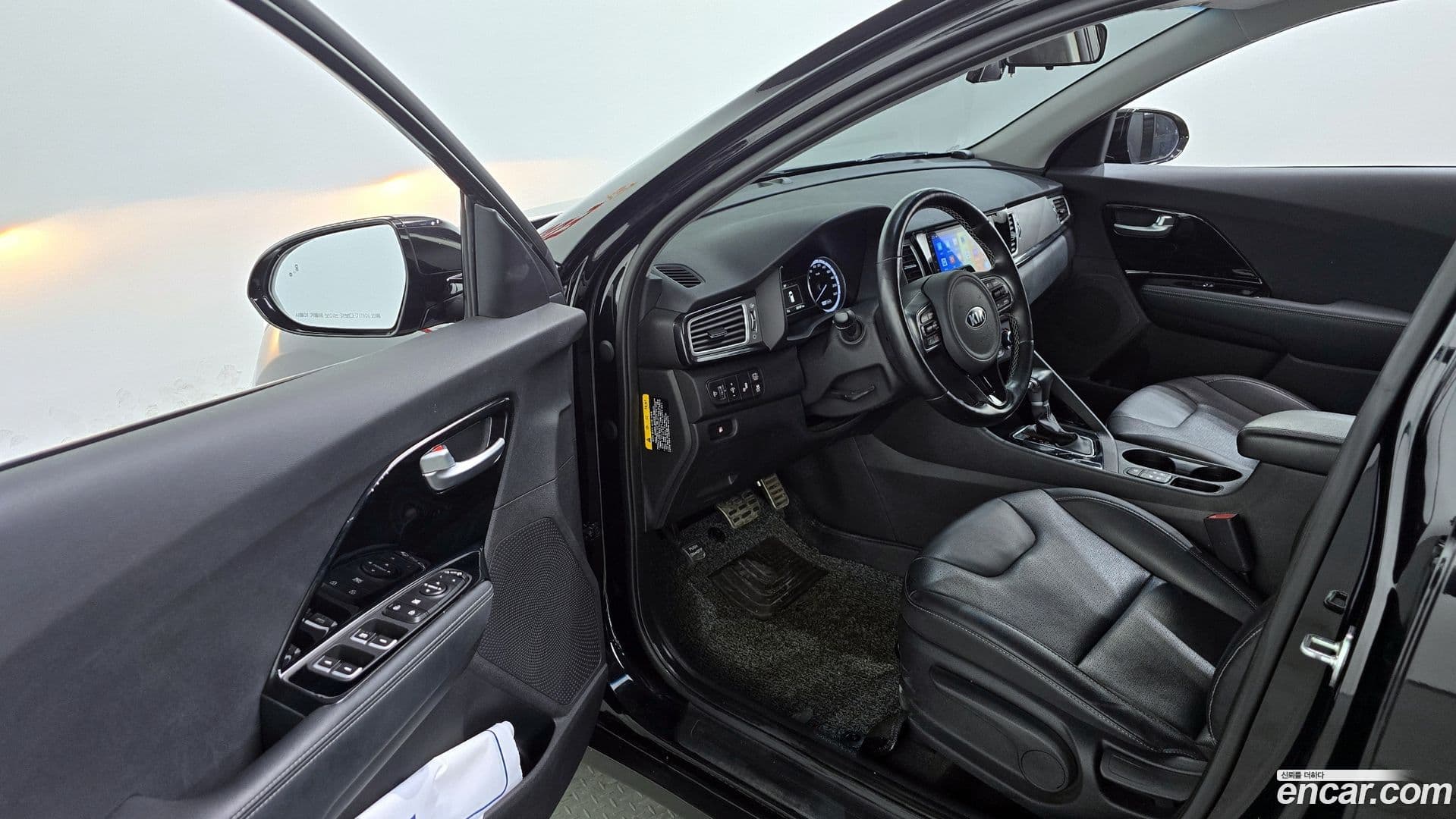 Main__Slider__Photo:Niro Kia 2018.3-9