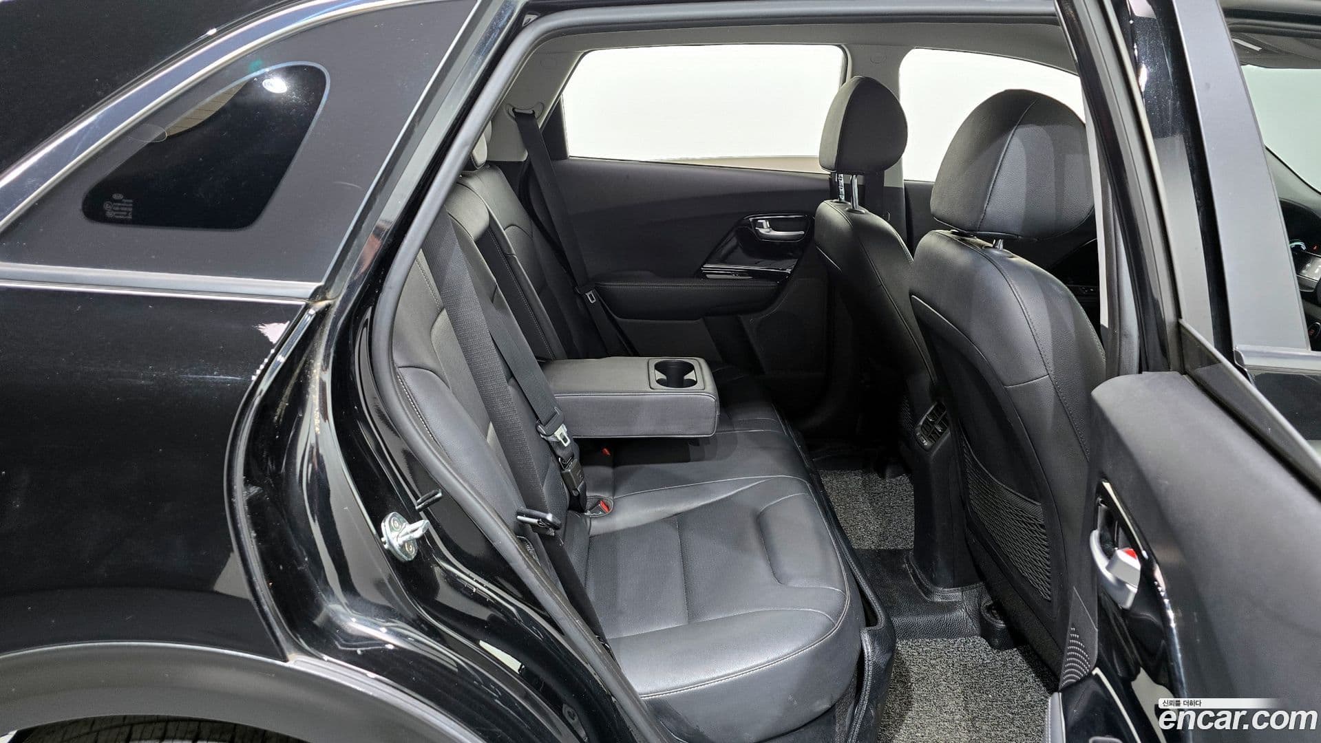 Main__Slider__Photo:Niro Kia 2018.3-11