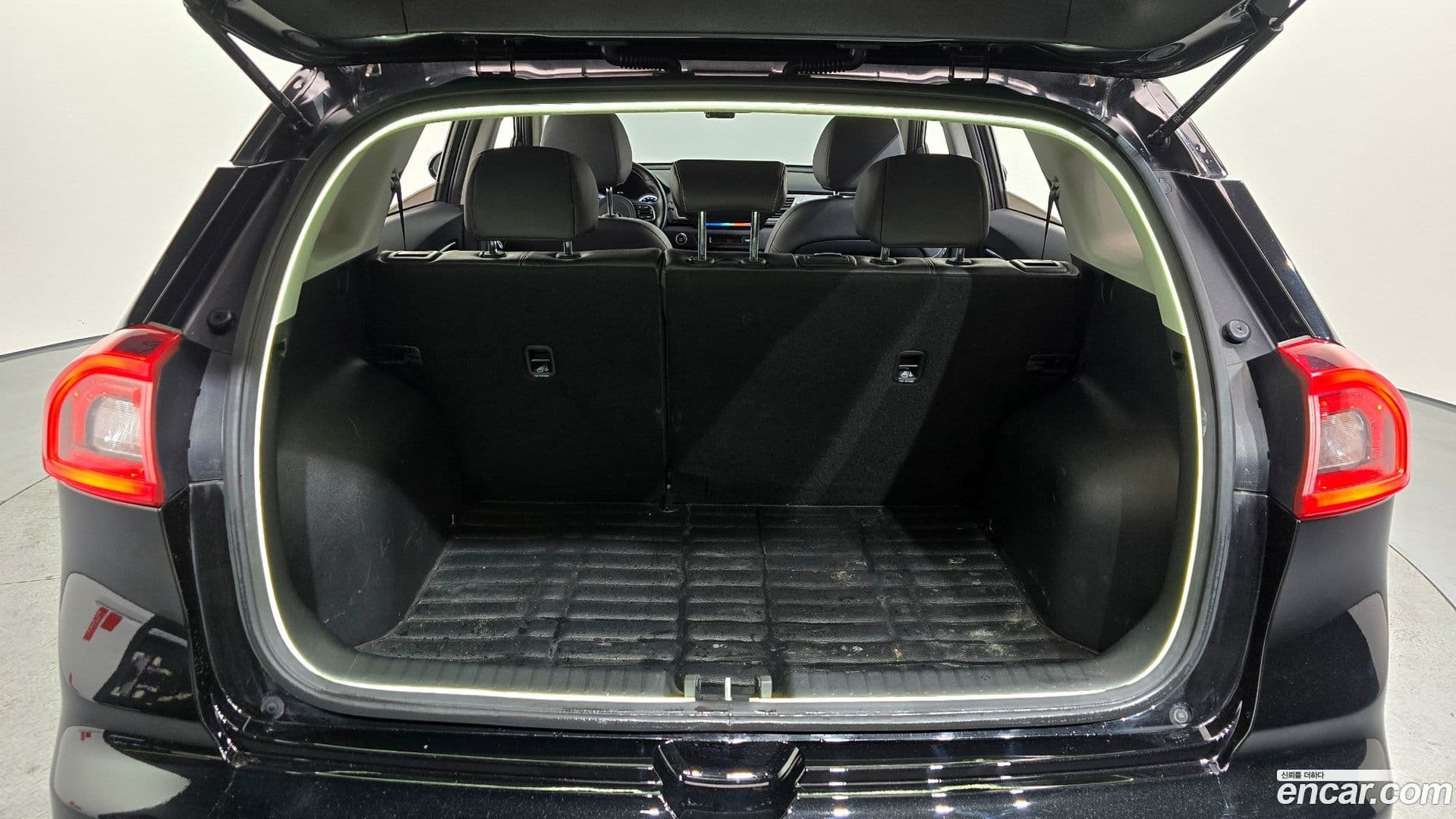 Main__Slider__Photo:Niro Kia 2018.3-19