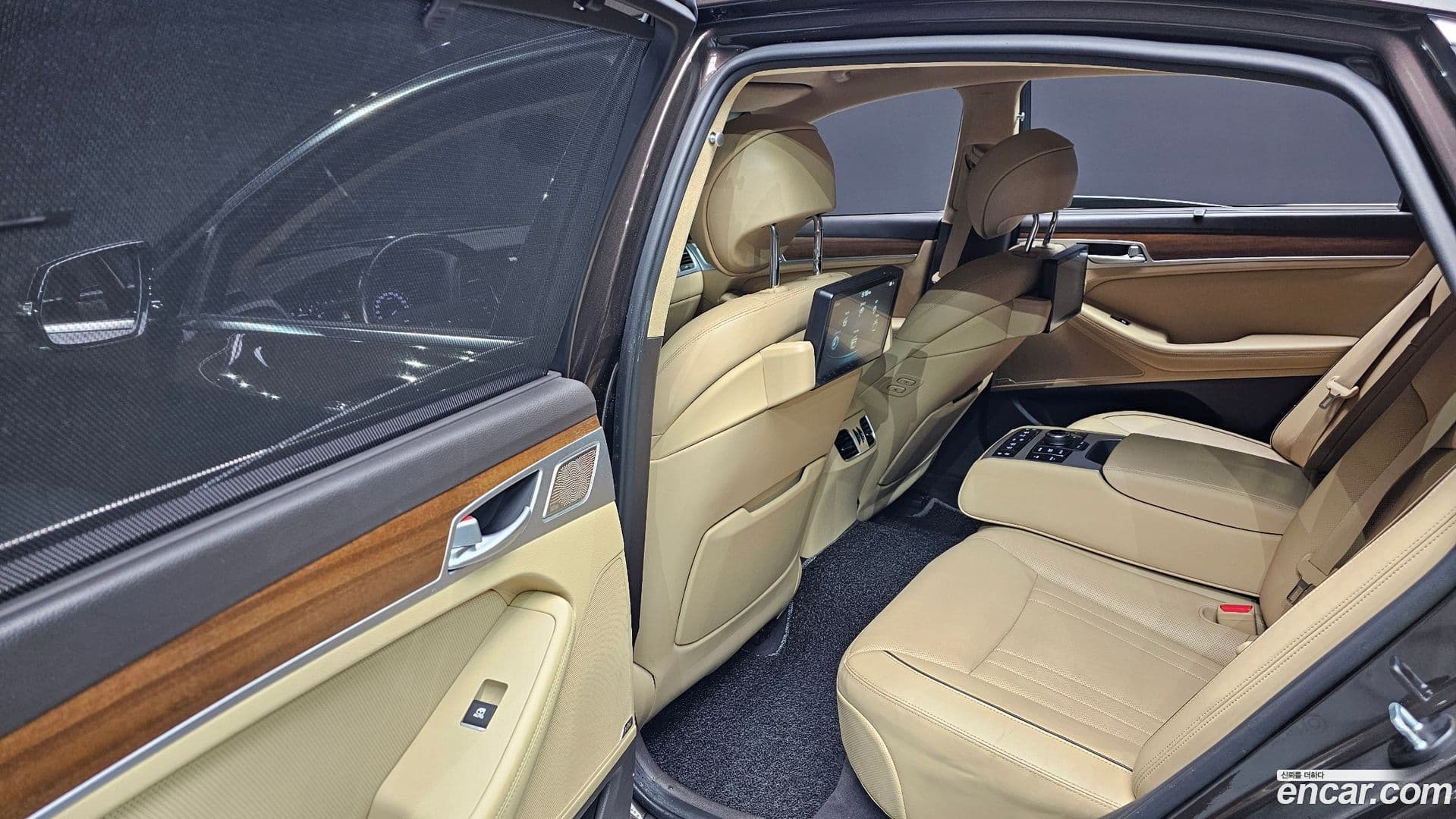 Main__Slider__Photo:G80 Genesis 2016.10-16