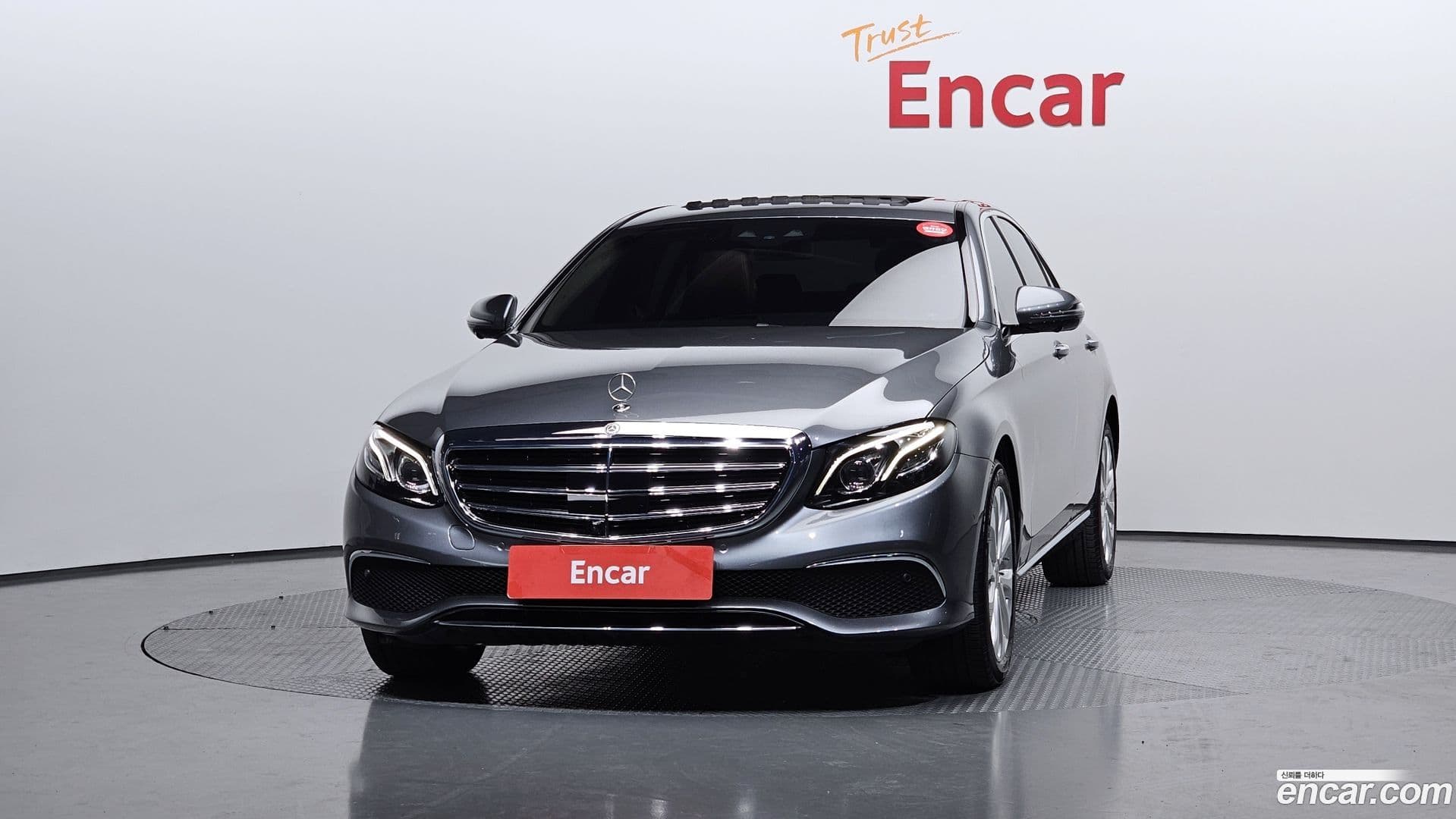 Main__Slider__Photo:E-Class Mercedes-Benz 2019.11-2