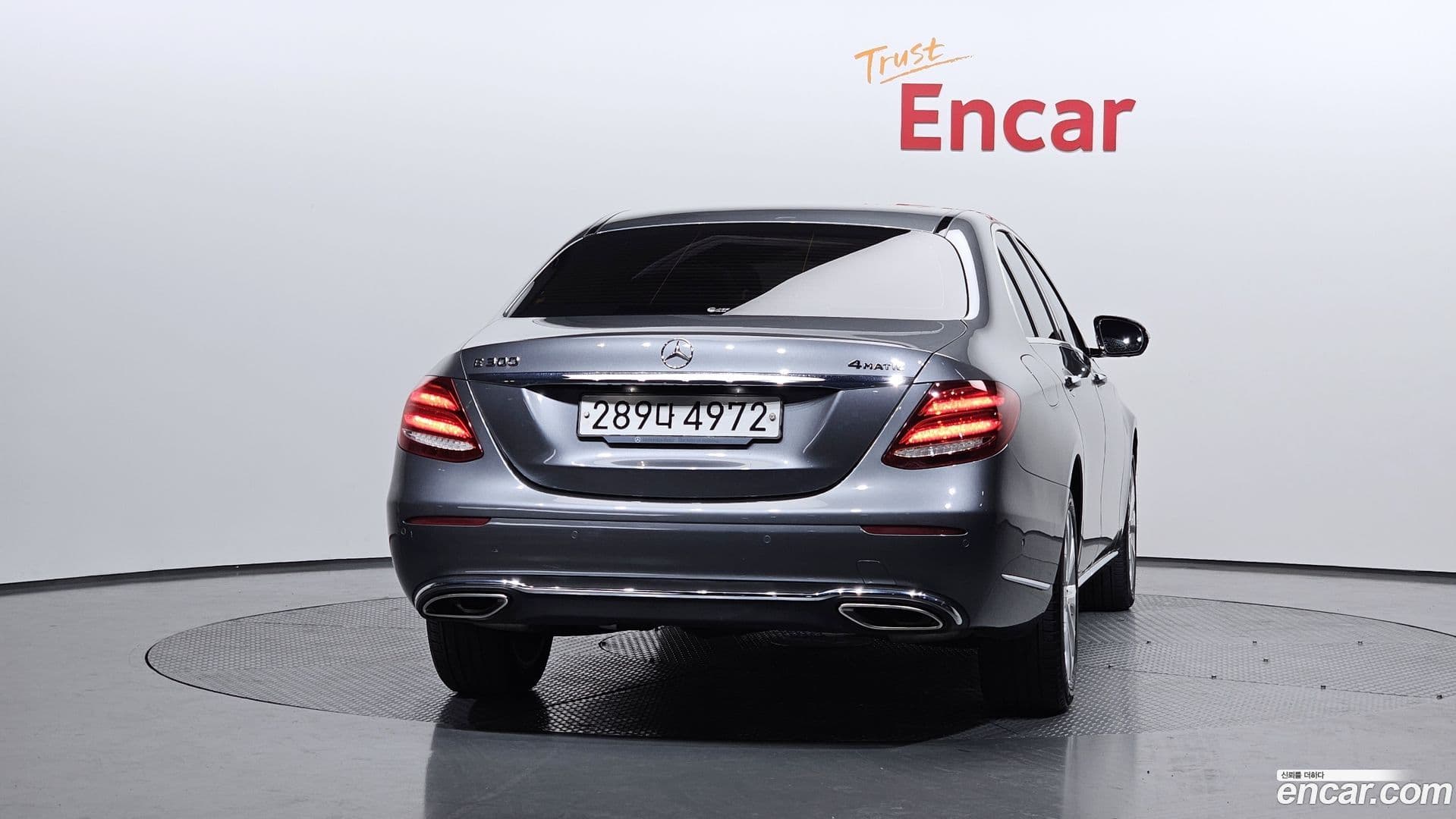 Main__Slider__Photo:E-Class Mercedes-Benz 2019.11-3