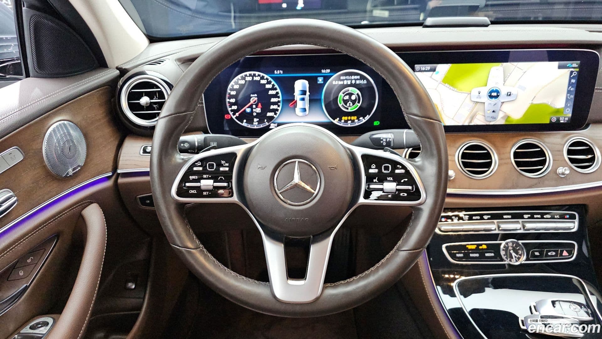 Main__Slider__Photo:E-Class Mercedes-Benz 2019.11-12