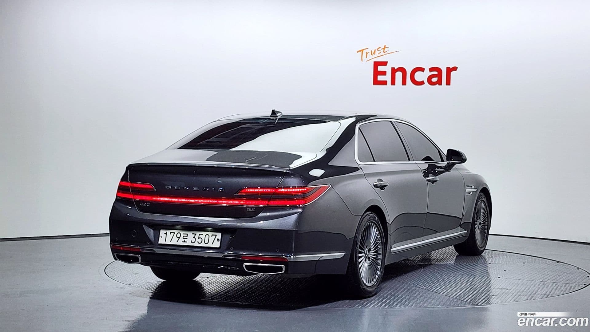 Main__Slider__Photo:G90 Genesis 2019.3-1