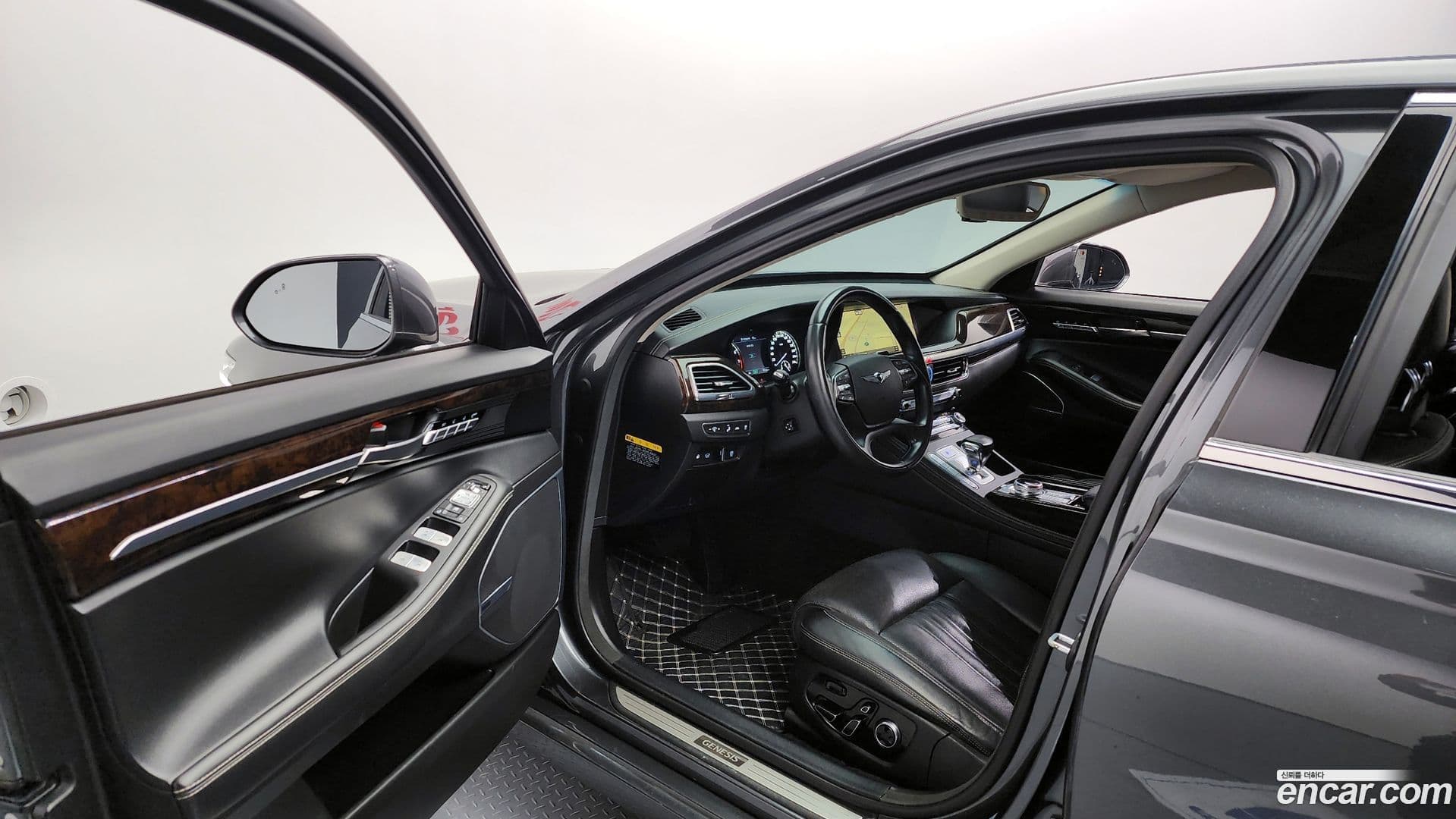 Main__Slider__Photo:G90 Genesis 2019.3-9