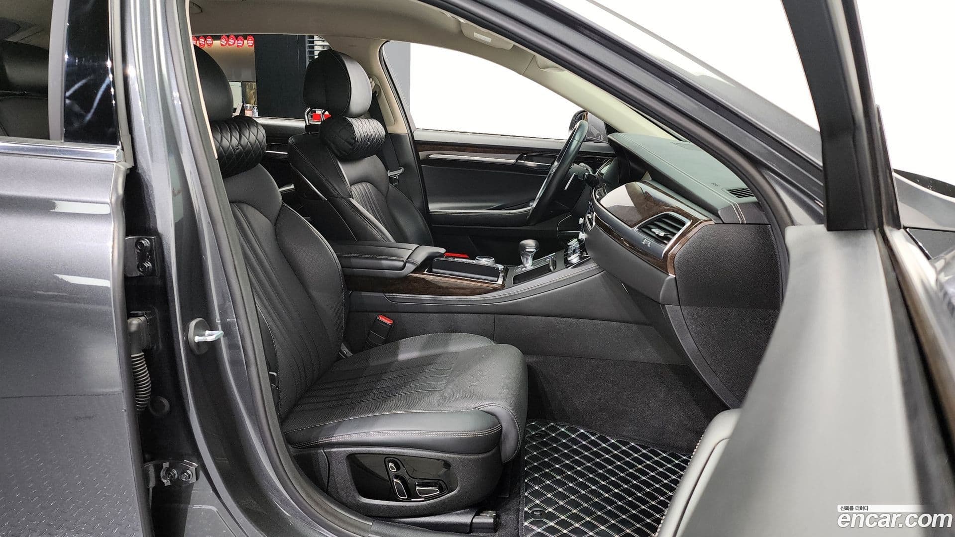 Main__Slider__Photo:G90 Genesis 2019.3-10