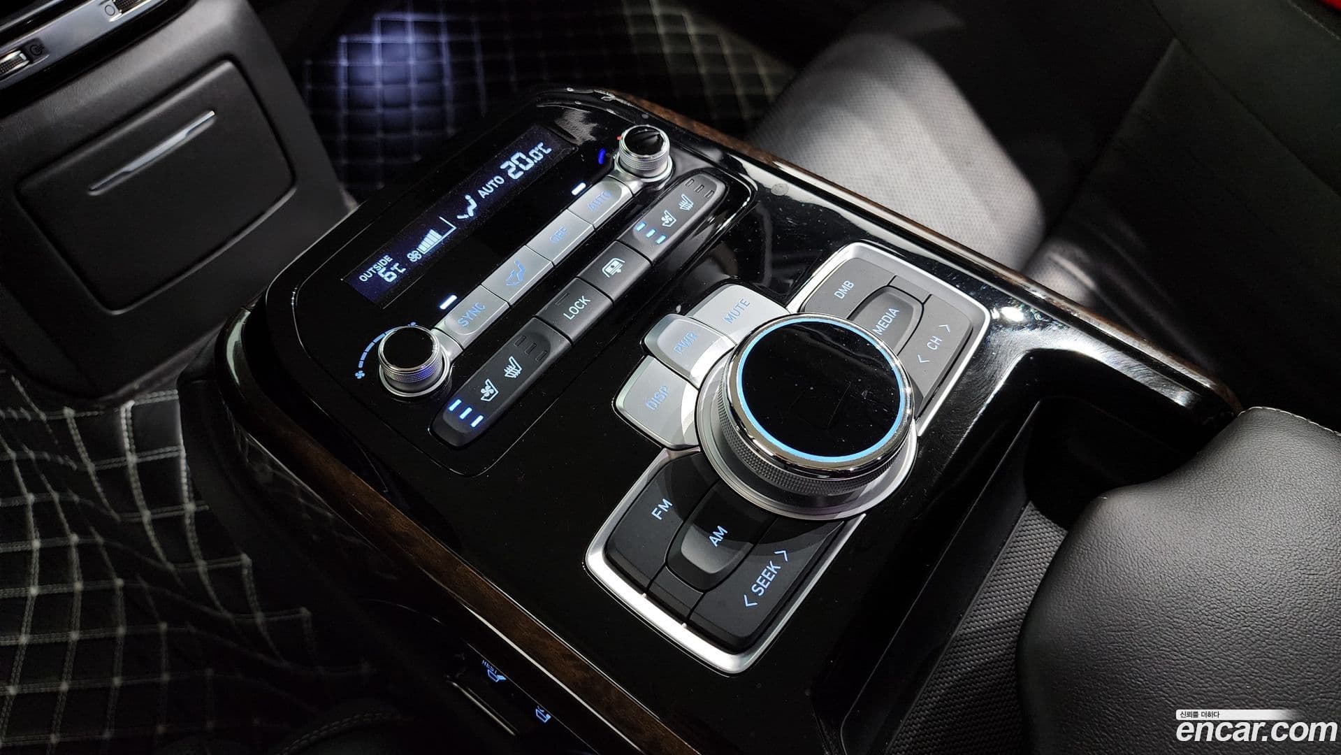 Main__Slider__Photo:G90 Genesis 2019.3-17