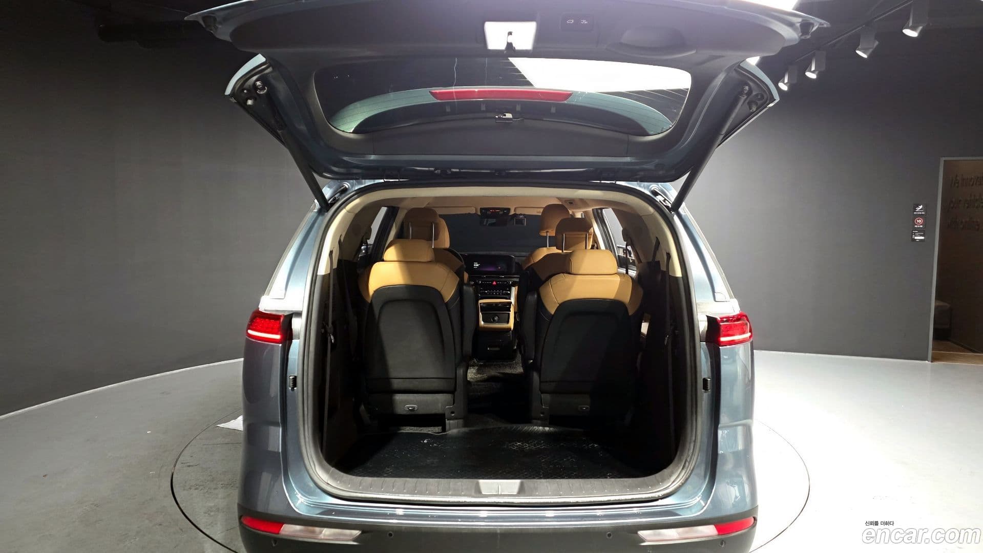 Main__Slider__Photo:Canival Kia 2021.0-19