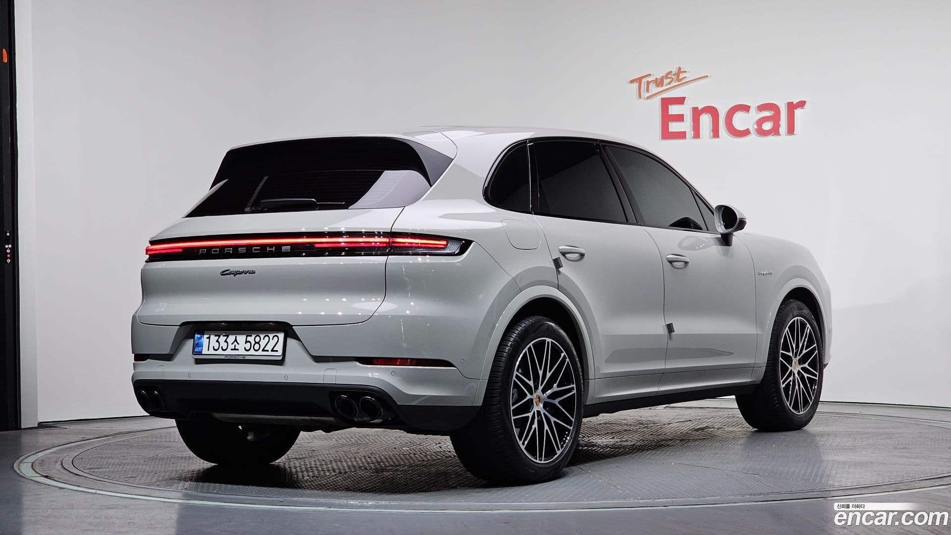 Main__Slider__Photo:Cayenne Porsche 2024.6-1