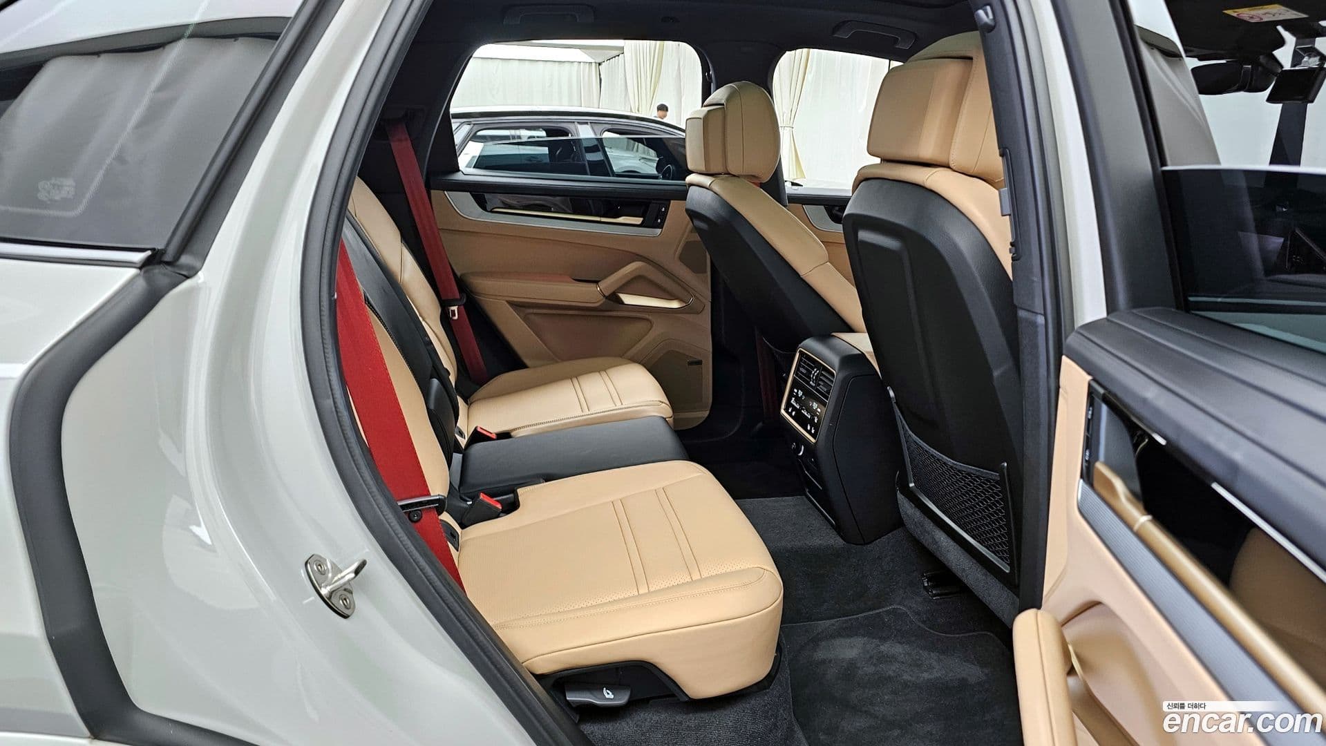 Main__Slider__Photo:Cayenne Porsche 2024.6-11