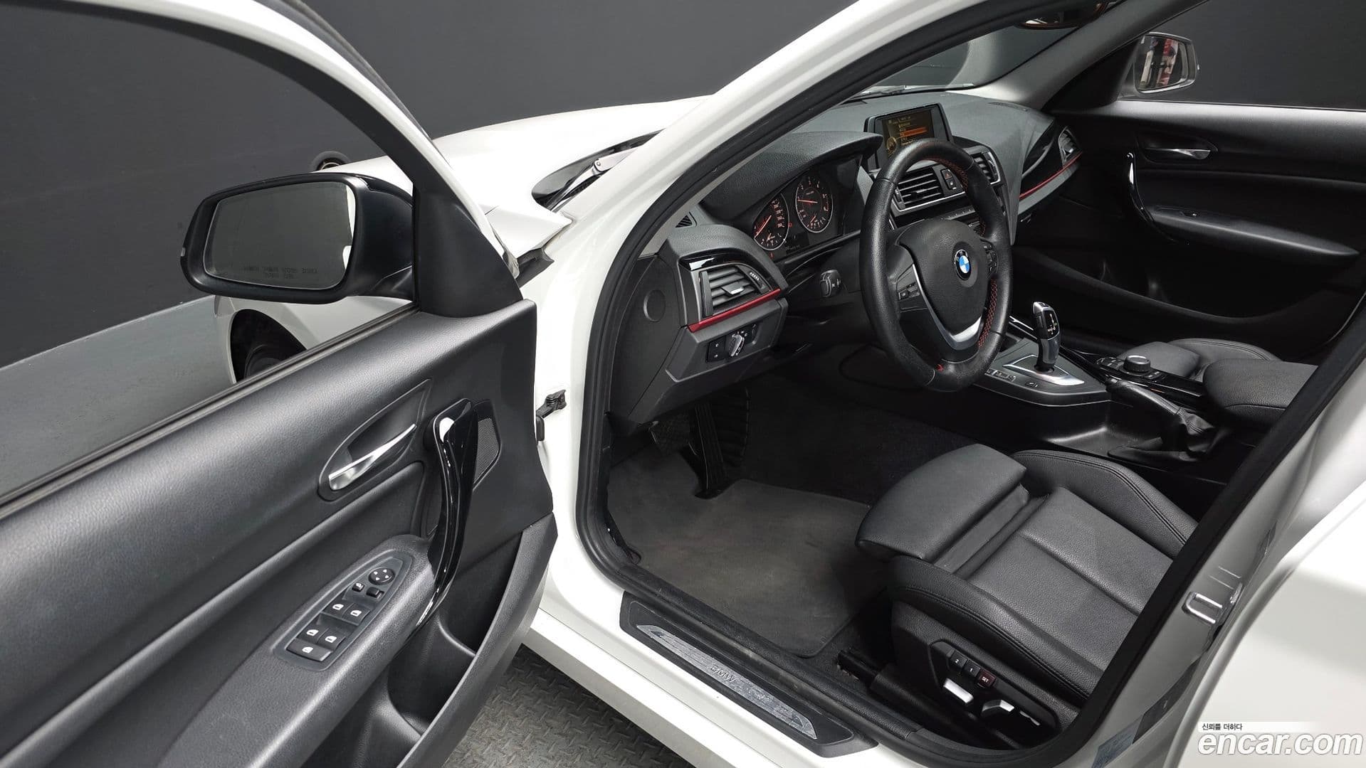 Main__Slider__Photo:1-Series BMW 2016.11-10