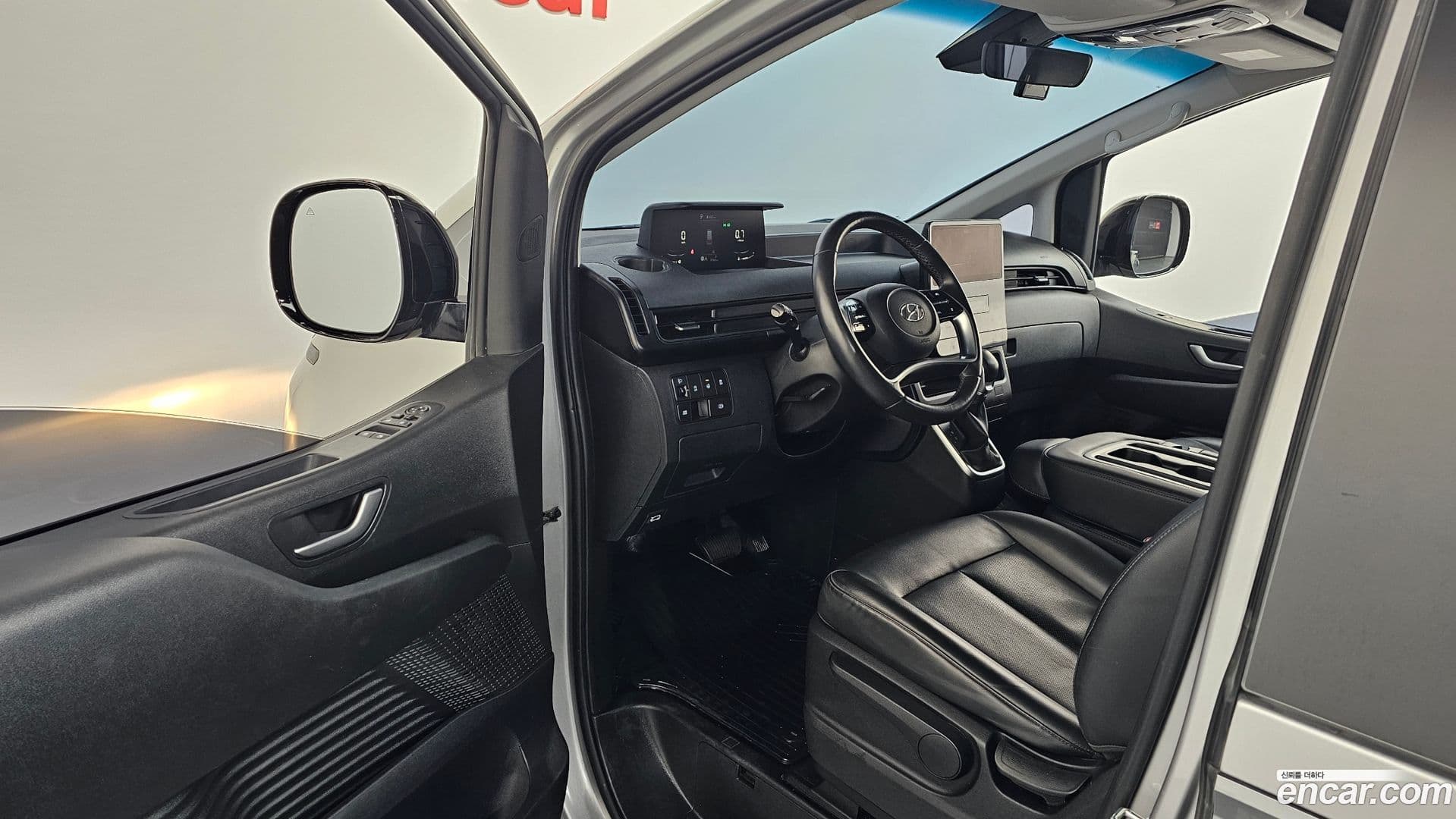 Main__Slider__Photo:Staria Hyundai 2023.4-9