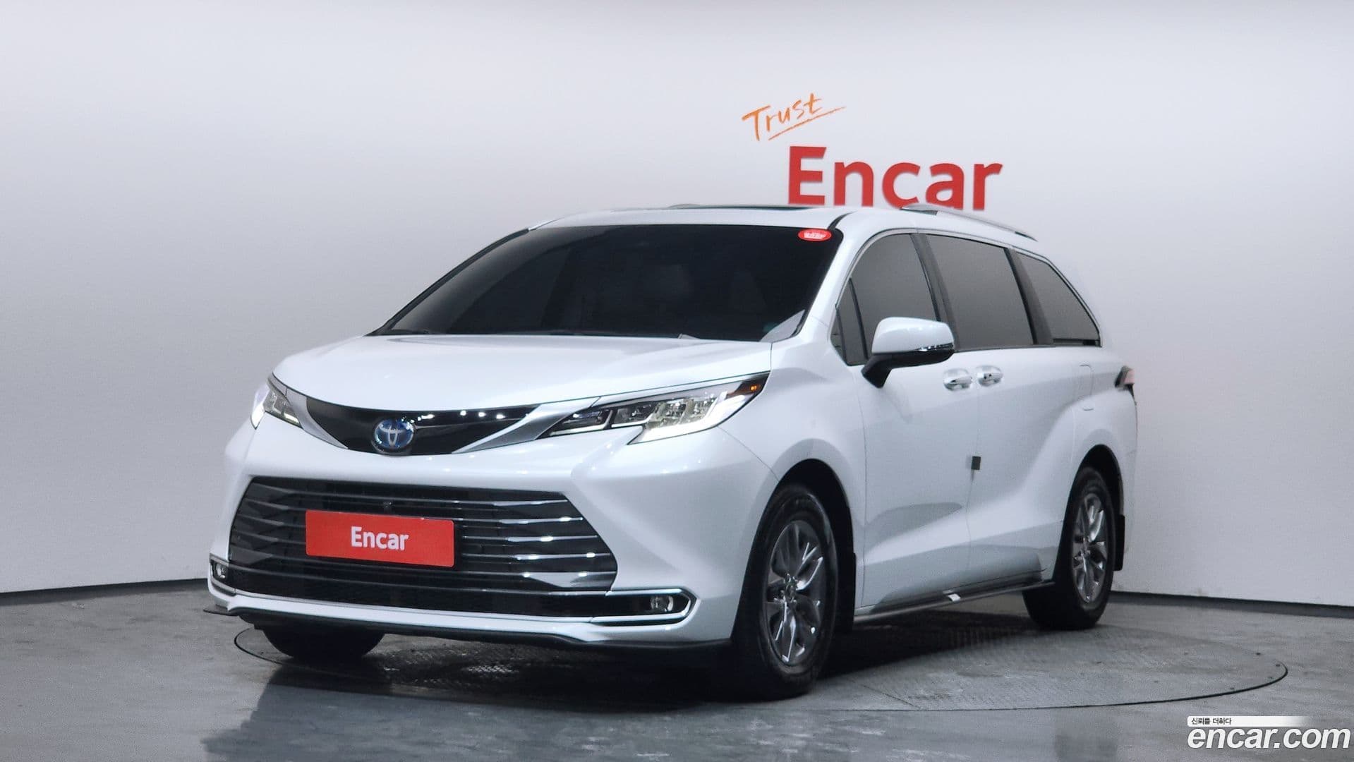 Main__Slider__Photo:Sienna Toyota 2023.6-0